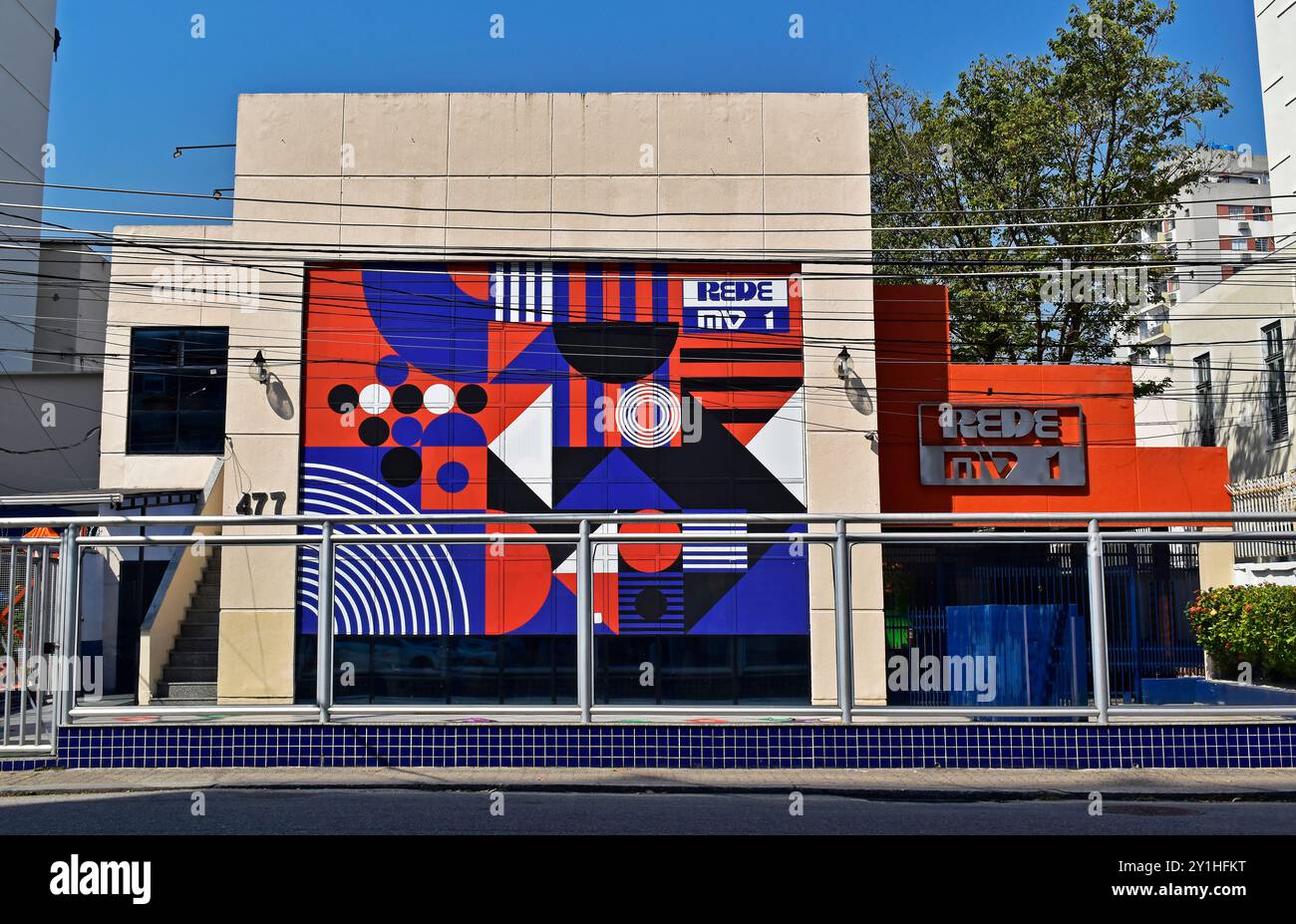 RIO DE JANEIRO, BRASILIEN - 31. August 2024: Fassade einer traditionellen Bildungseinrichtung - Rede MV1 Stockfoto