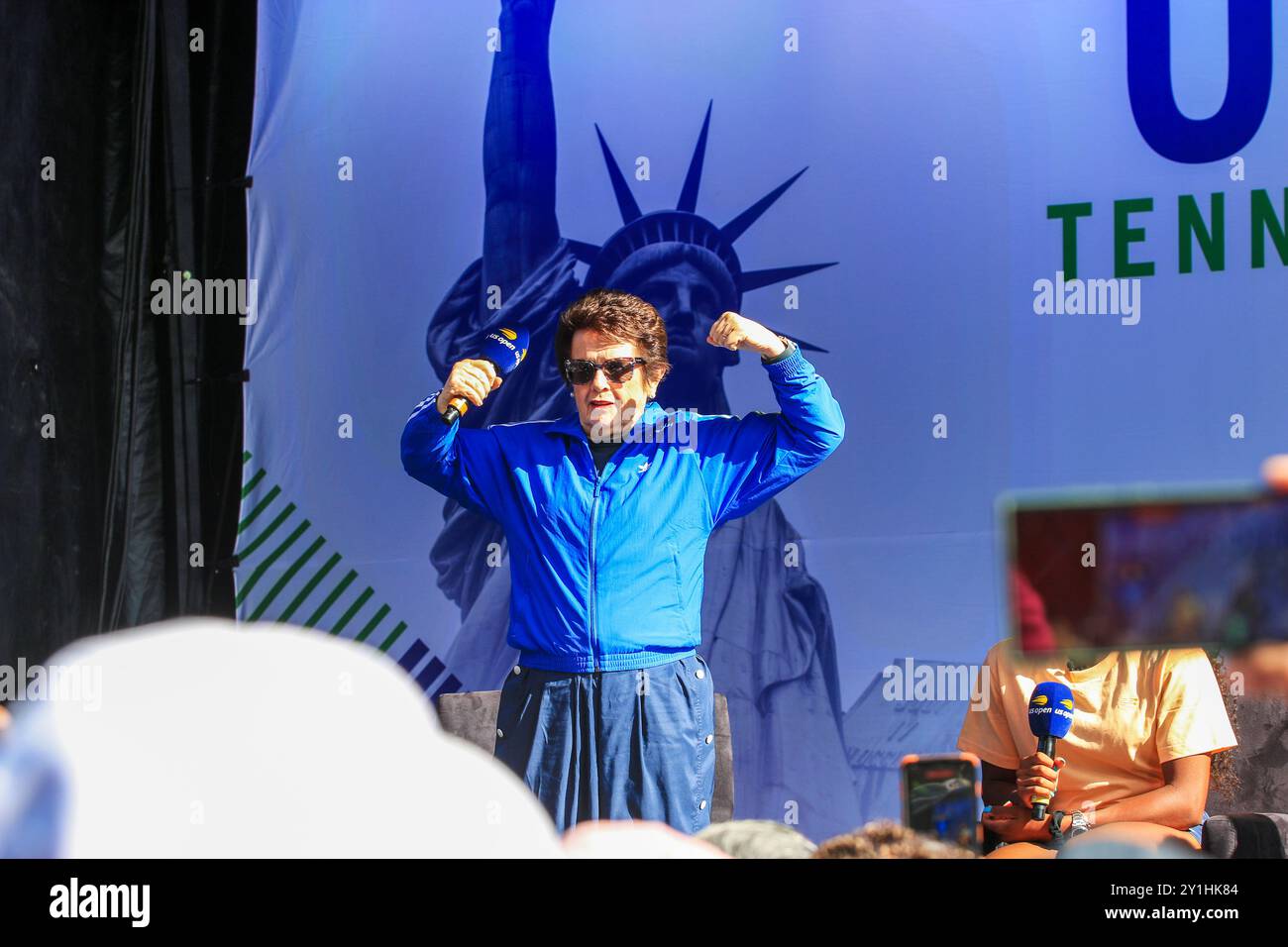 Queens, New York, USA – 20. August 2024: Billie Jean King führt ein Gespräch mit Coco Gauff, um ihre Stärke während der US Ooen zu zeigen Stockfoto