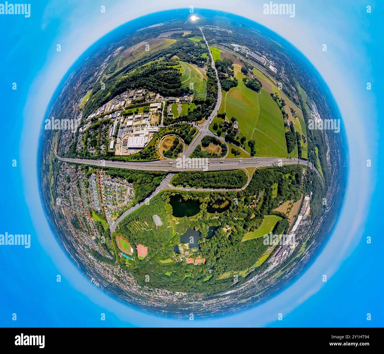 Luftbild, Autobahn A2, Anschlussstelle Essen/Gladbeck, Bundesstraße B224, LKW in der Ausfahrt-Schleife, unten Wasserschloss Wittringen, links Gewerbegebiet Europastraße, Erdkugel, Fisheye Aufnahme, Fischaugen Aufnahme, 360 Grad Aufnahme, Tiny World, Little Planet, Fisheye Bild, Butendorf, Gladbeck, Ruhrgebiet, Nordrhein-Westfalen, Deutschland ACHTUNGxMINDESTHONORARx60xEURO *** Luftaufnahme, Autobahn A2, Anschlussstelle Essen Gladbeck, Bundesstraße B224, Lkw im Ausstiegsschleife, unter Wasserschloss Wittringen, linkes Industriegebiet Europastraße, Globus, Fisheye-Bild, Fisheye-Bild, 360 Grad-Bild, winzig Stockfoto