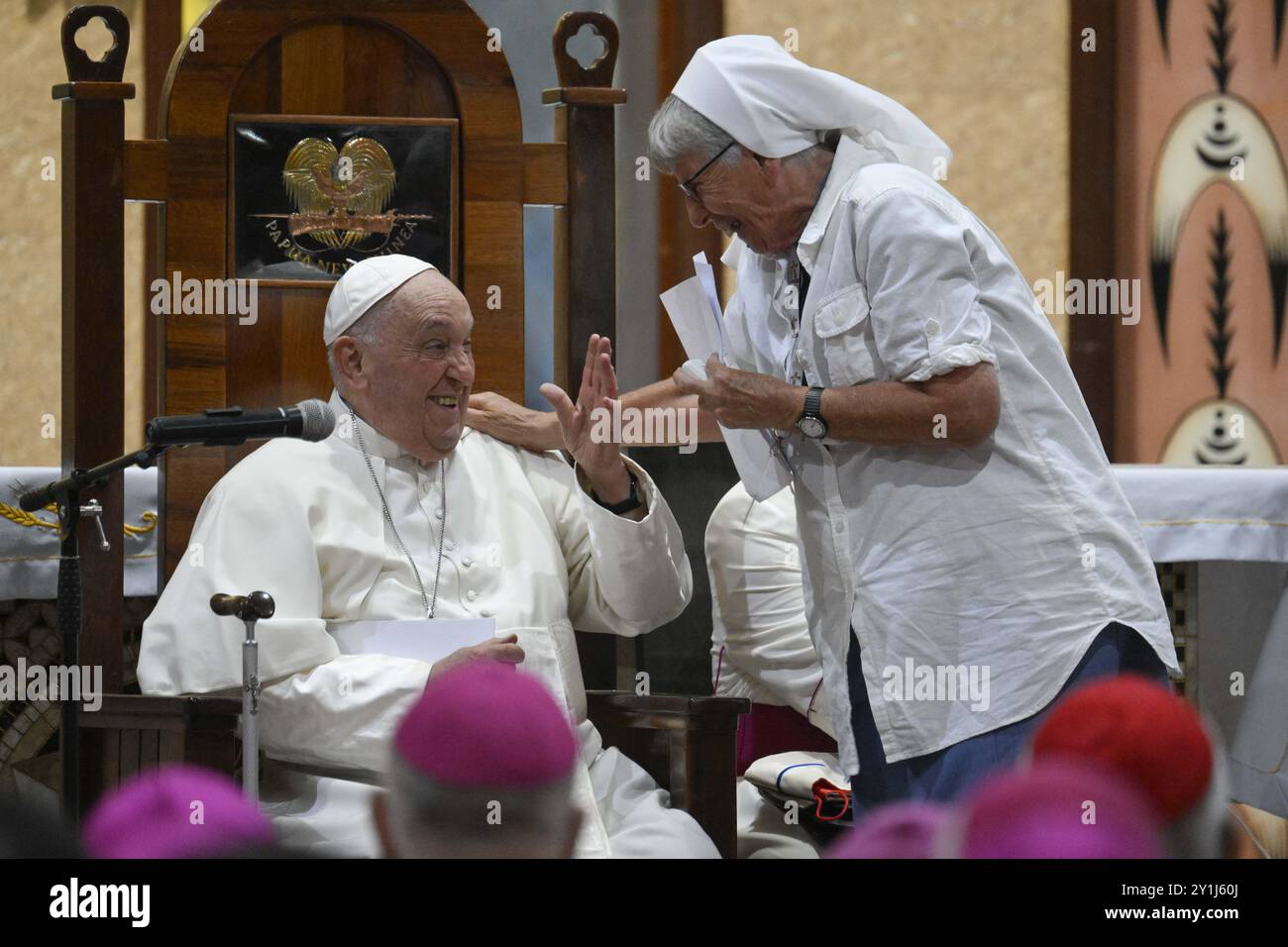 **NO LIBRI** Papua-Neuguinea, Port Moresby, 2024/9/7. Papst Franziskus nimmt an einem Treffen mit Bischöfen von Papua-Neuguinea und den Salomonen, Priestern, Diakonen, Ordensleuten, Seminaristen und Katecheten am Marienheiligtum Teil Hilfe der Christen in Port Moresby, Papua-Neuguinea Foto von VATICAN MEDIA /Catholic Press Photo Credit: Independent Photo Agency Srl/Alamy Live News Stockfoto