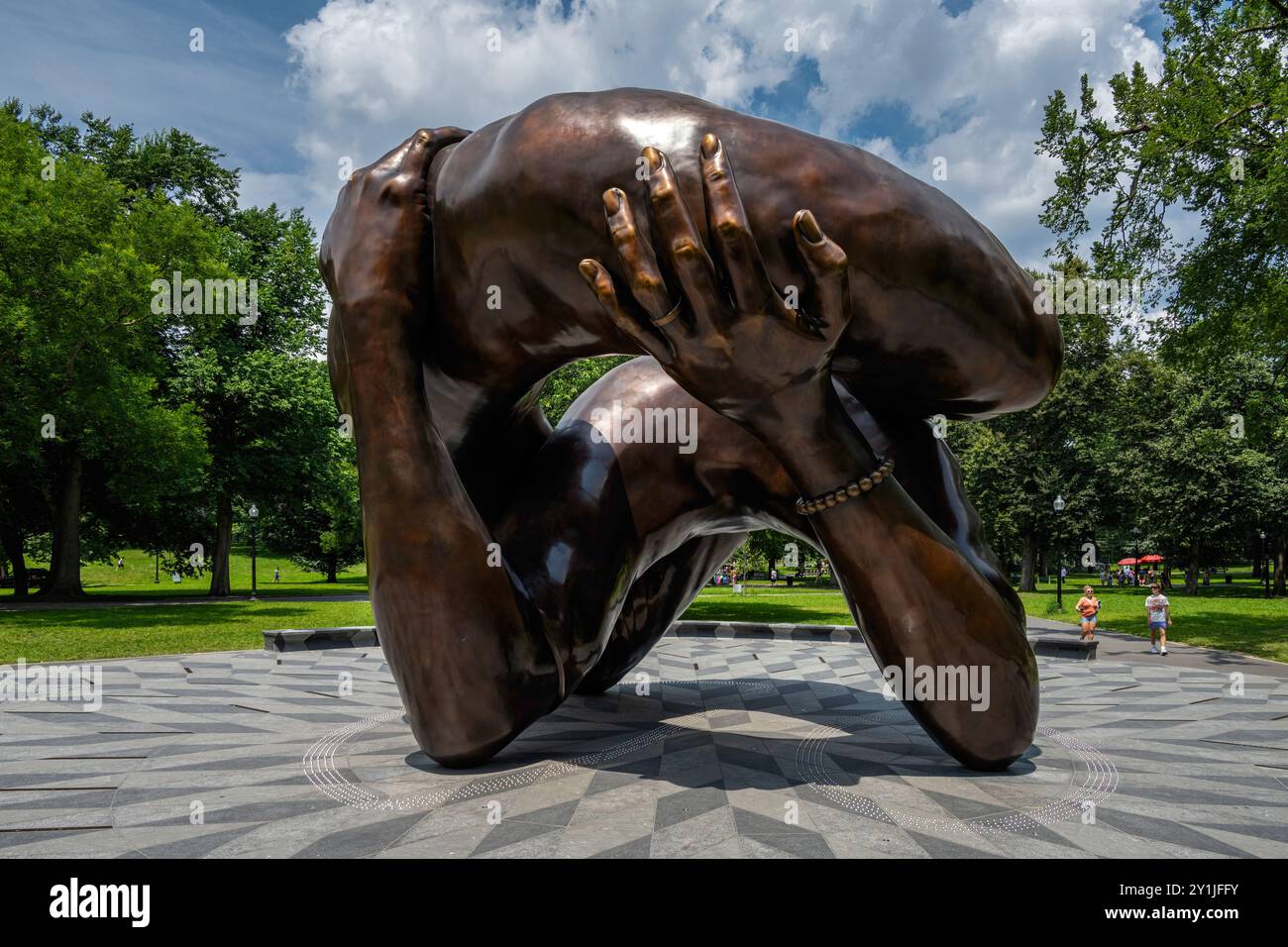 Die Embrace Skulptur im Boston Common Park zu Ehren von Dr. Martin Luther King und seiner Frau Coretta Scott King. Stockfoto
