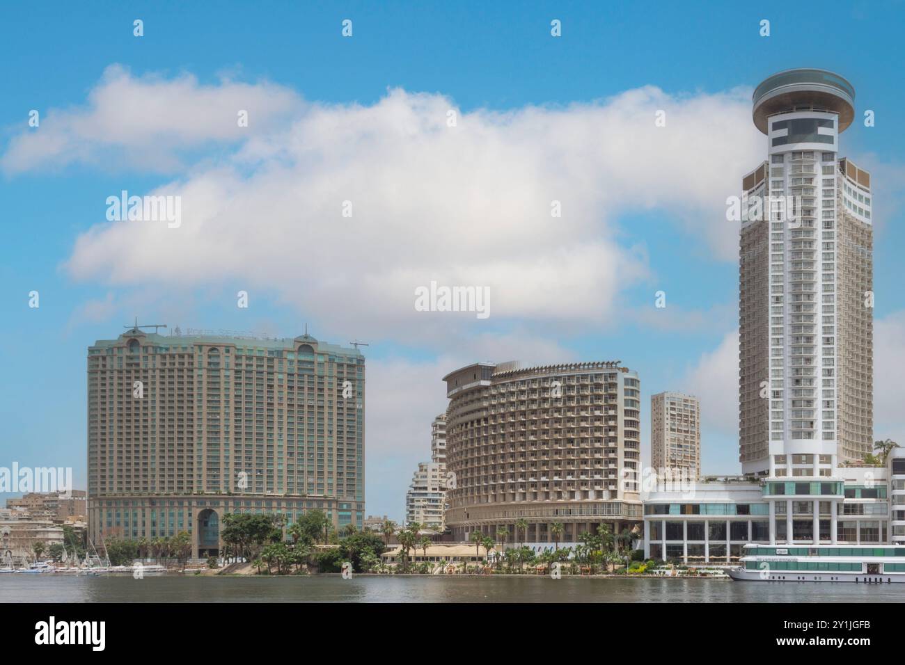 Nil, Kairo, Ägypten. Der Grand Nil Tower und das Four Seasons Hotel. Stockfoto
