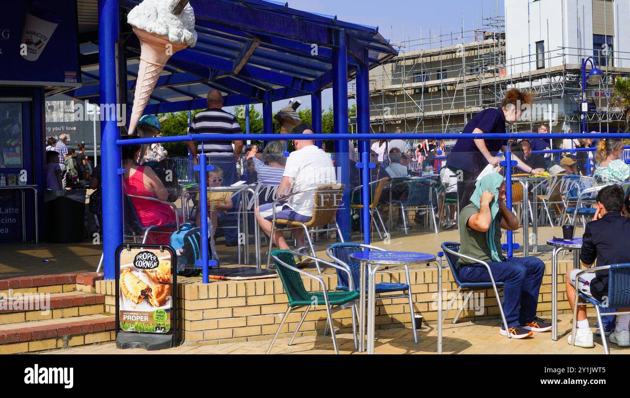 Barry Island, Wales, August 30 2024: Die Ankündigung eines Weihnachtsspezials und des Finales der Gavin and Stacey-Serie weckt das Interesse der Fans Stockfoto