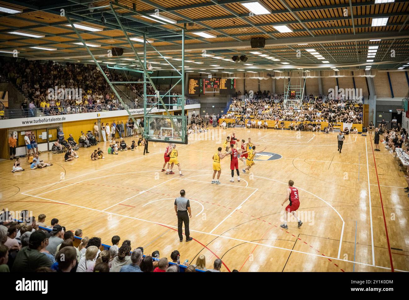 Uebersichtsbild Rundsporthalle - Testpiel vor Publikum / DE, Testspiel MHP Riesen Ludwigsburg - Gießen 46ers, Basketball, Bundesliga, easycredit BBL, Spielzeit 2024/2025, 07.09.2024 Foto: Eibner/Sandy Dinkelacker Stockfoto