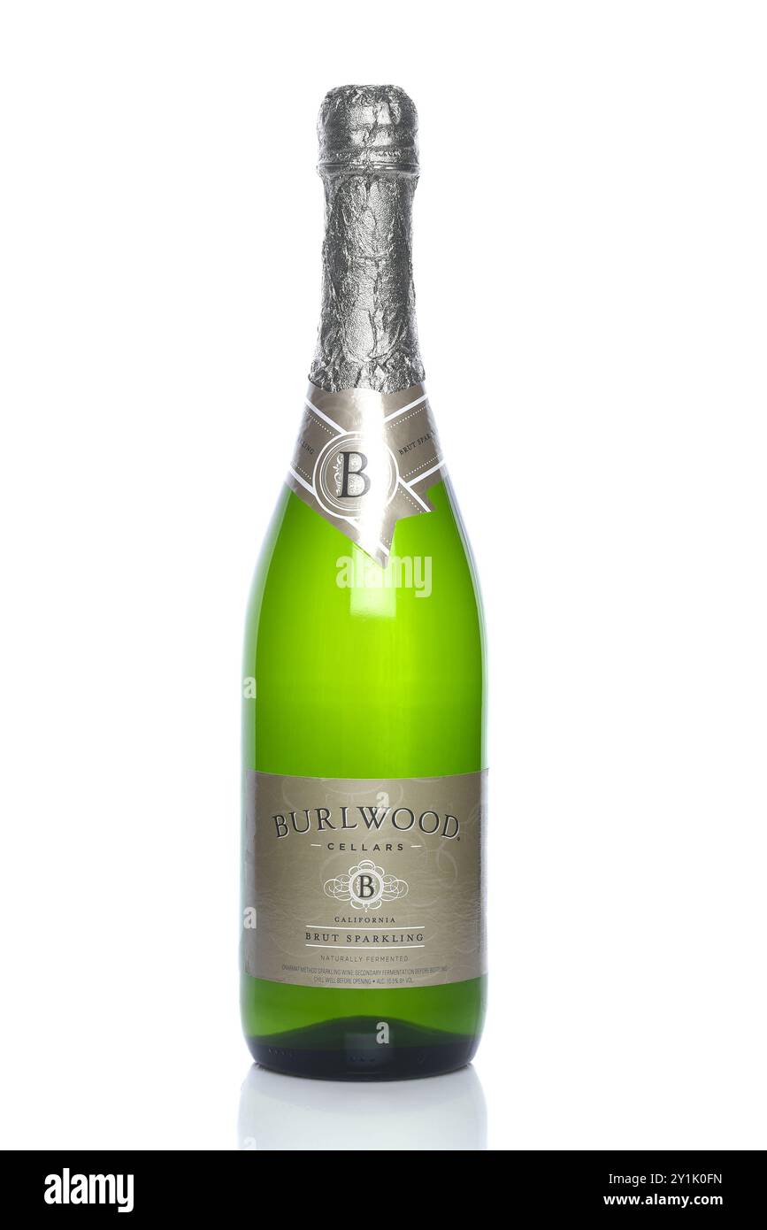 IRVINE, KALIFORNIEN - 6. SEPTEMBER 2024: Eine Flasche Burlwood Cellars California Brut Sekt. Stockfoto