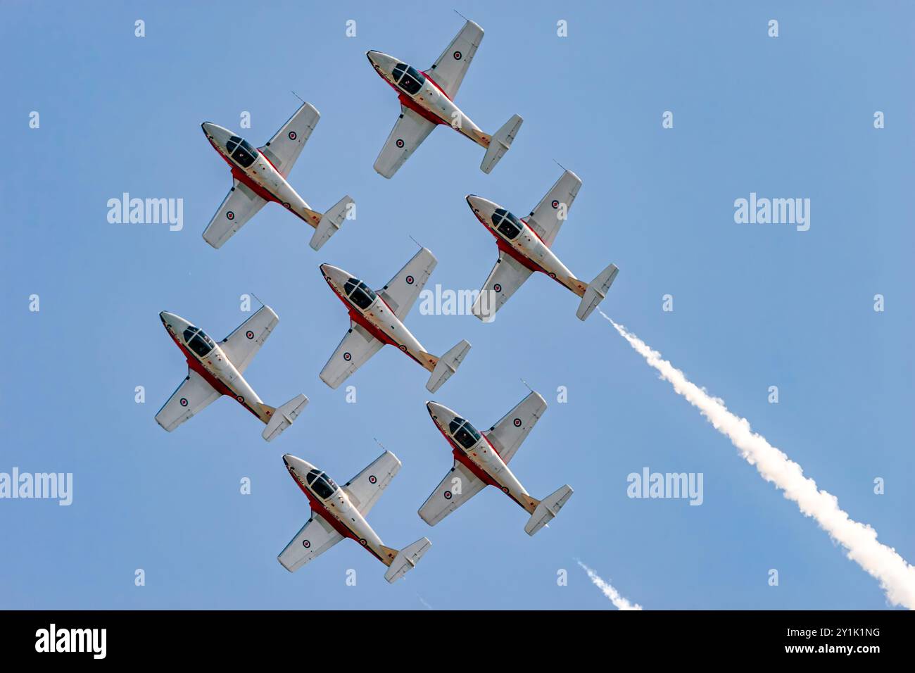 Die Royal Canadian Air Force (RCAF) Snowbirds tritt auf einer Flugschau in St. Thomas, Ontario, Kanada auf. Stockfoto