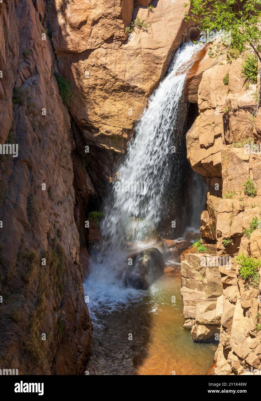 Malerischer Blick auf die Rainbow Falls in der Nähe von Manitou Springs, Colorado Stockfoto