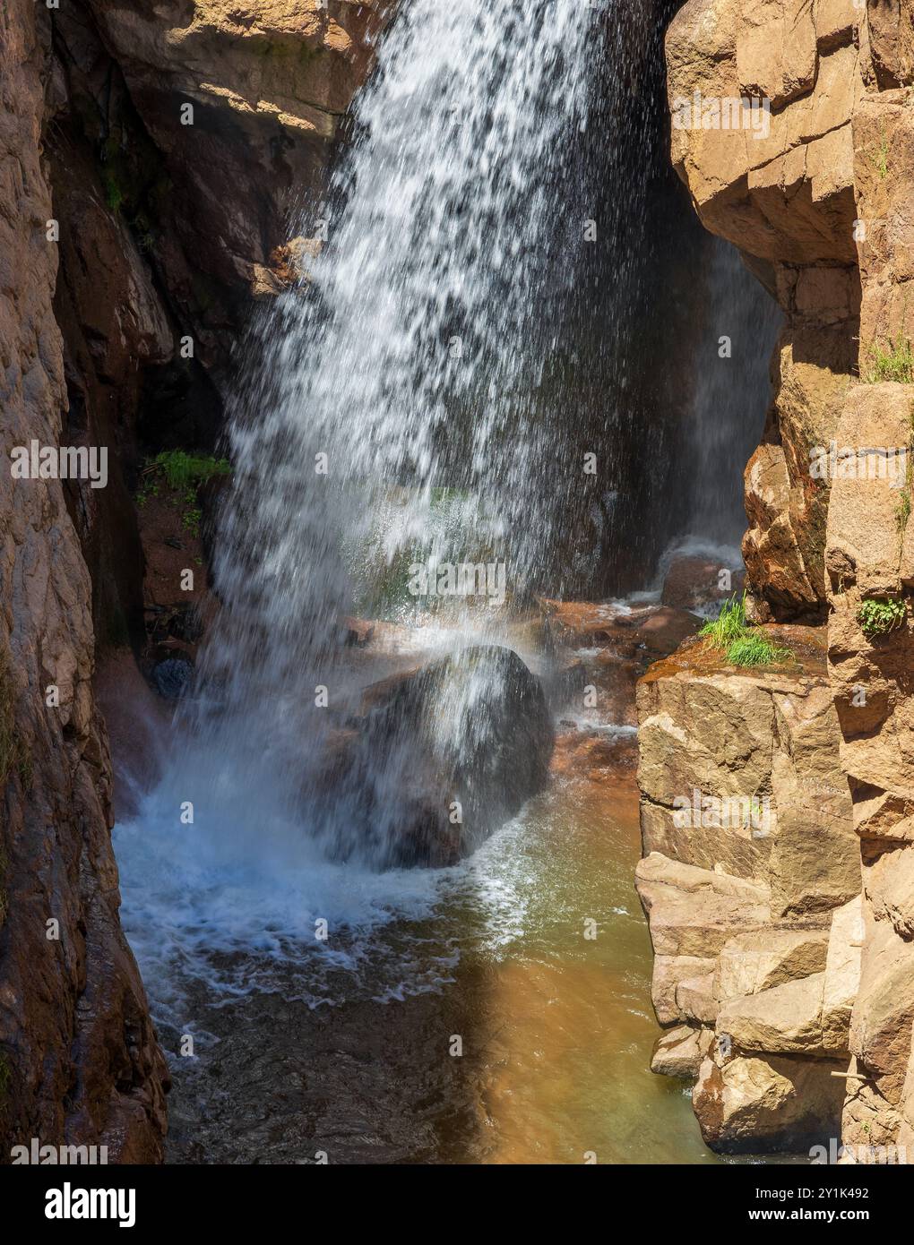 Malerischer Blick auf die Rainbow Falls in der Nähe von Manitou Springs, Colorado Stockfoto