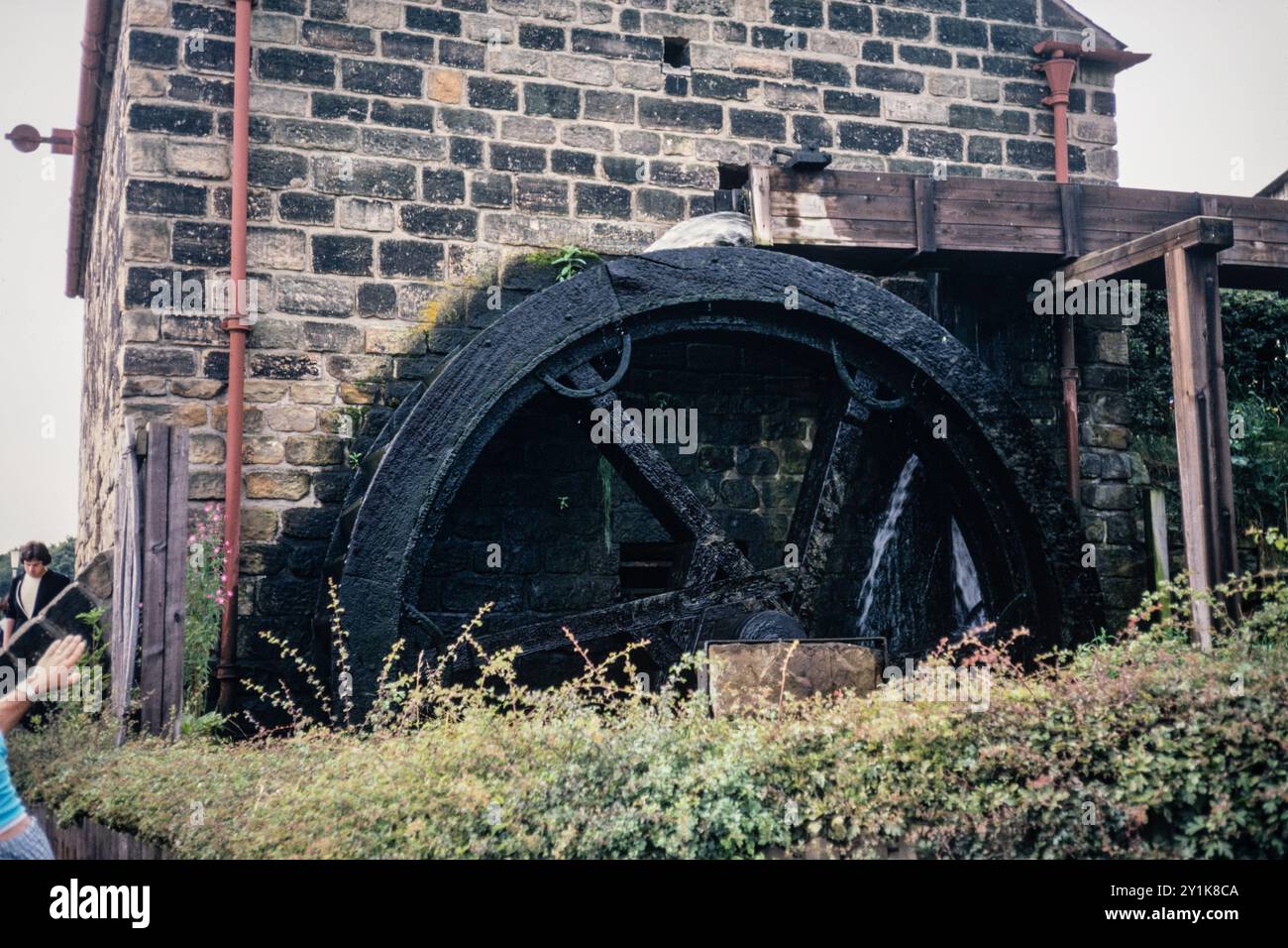 Eine alte fotografische Folie eines Wassermühlenrades Stockfoto