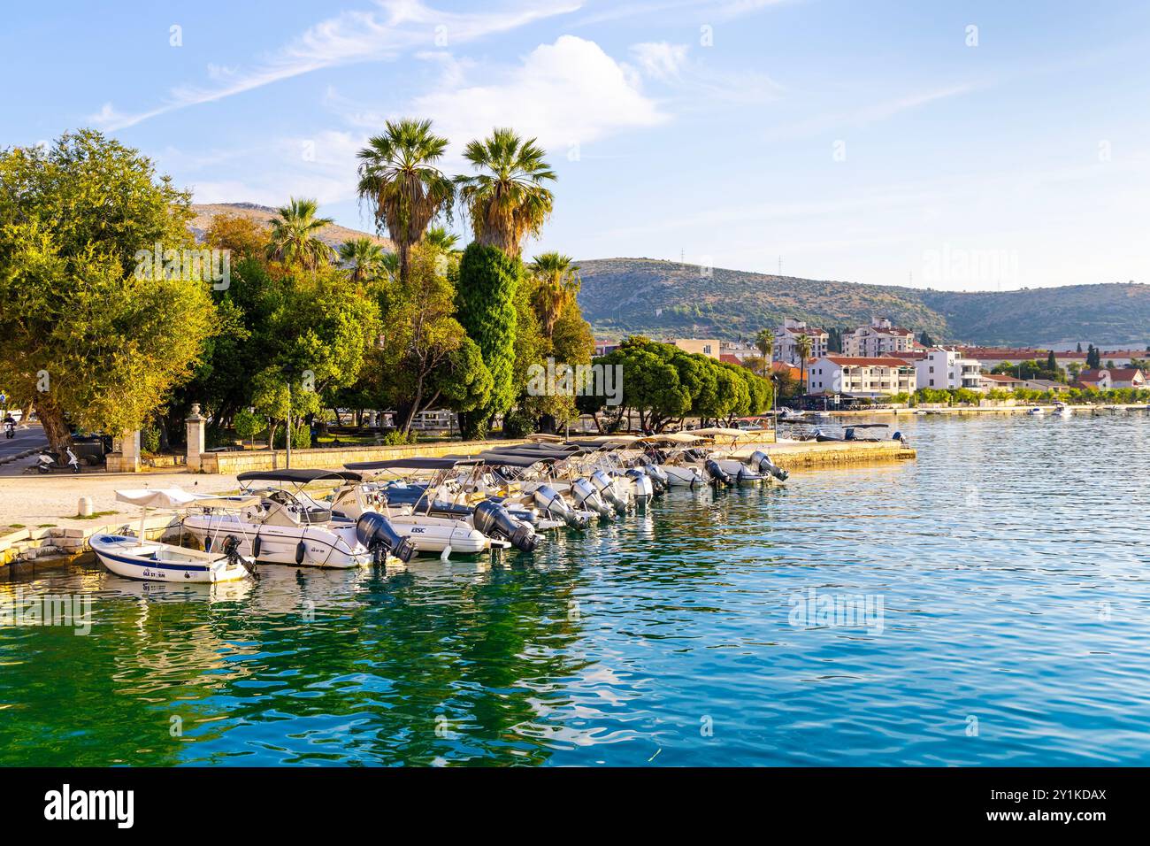 Boote liegen in Trogir, Kroatien Stockfoto