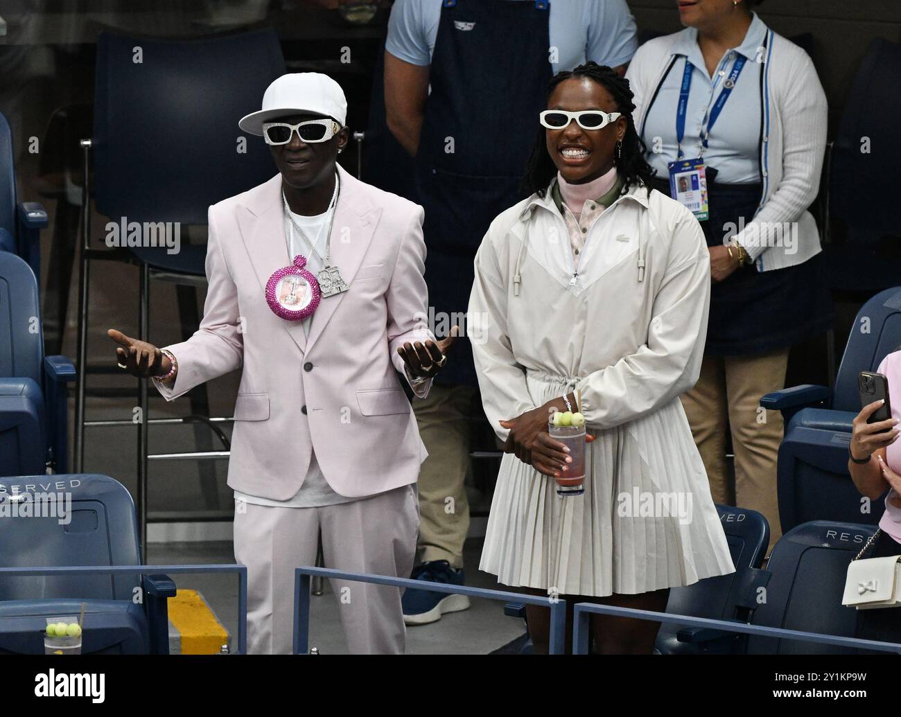 New York, Usa. September 2024. Flavor Flav sieht das Finale der Damen im Arthur Ashe Stadium bei den US Open Tennis Championships 2024 im USTA Billie Jean King National Tennis Center in New York City am Samstag, den 7. September 2024. Foto: Larry Marano/UPI Credit: UPI/Alamy Live News Stockfoto