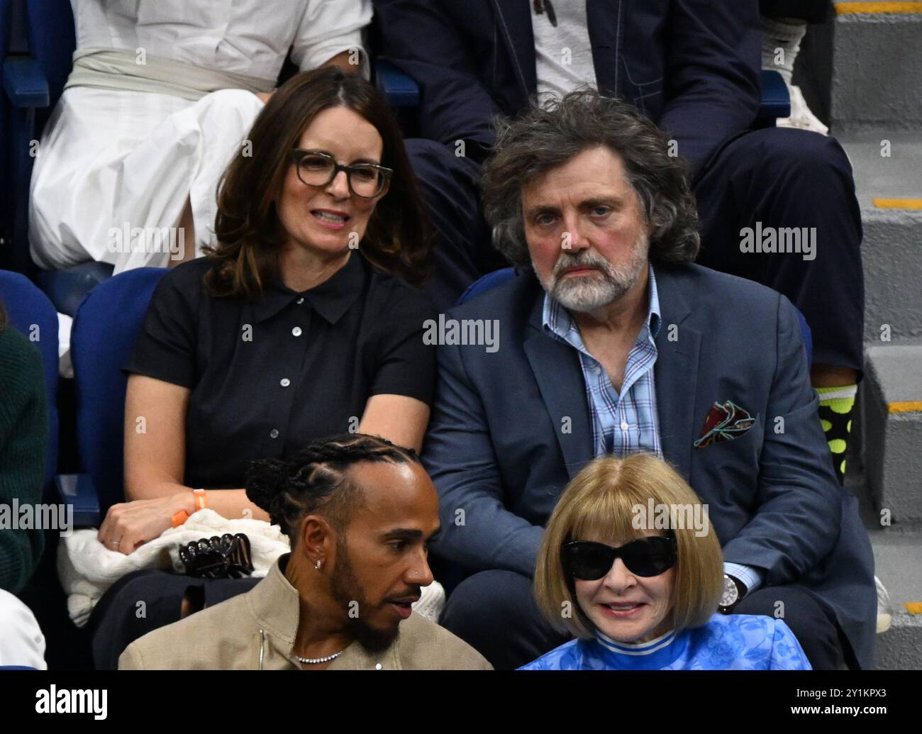 New York, Usa. September 2024. Tina Fey sieht das Finale der Frauen im Arthur Ashe Stadium bei den US Open Tennis Championships 2024 im USTA Billie Jean King National Tennis Center in New York City am Samstag, den 7. September 2024. Foto: Larry Marano/UPI Credit: UPI/Alamy Live News Stockfoto