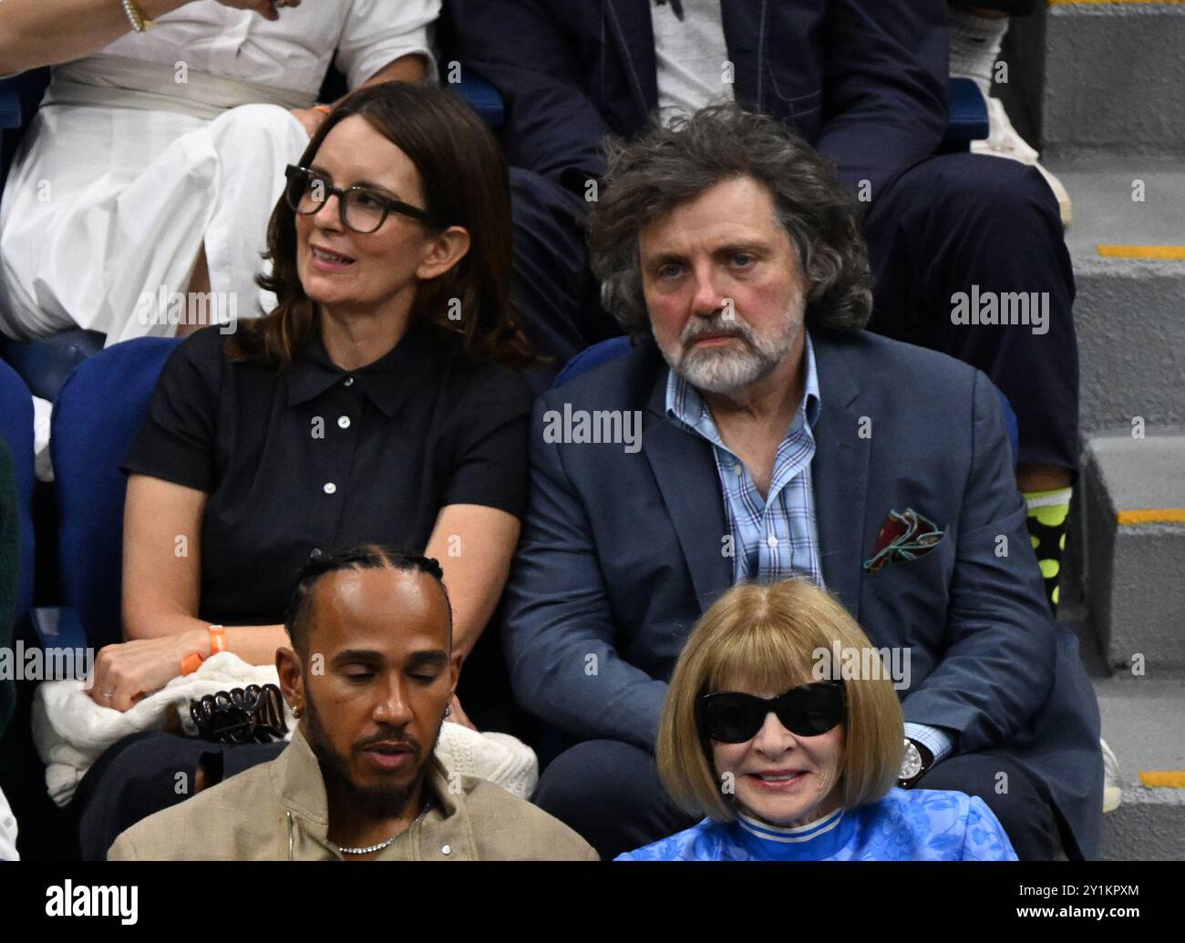 New York, Usa. September 2024. Tina Fey sieht das Finale der Frauen im Arthur Ashe Stadium bei den US Open Tennis Championships 2024 im USTA Billie Jean King National Tennis Center in New York City am Samstag, den 7. September 2024. Foto: Larry Marano/UPI Credit: UPI/Alamy Live News Stockfoto