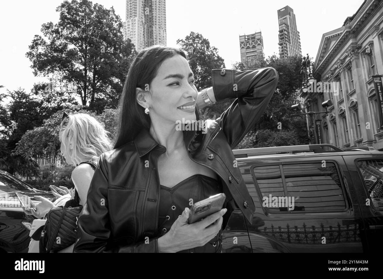 New York, New York, USA. September 2024. ADRIAN HO aus Toronto, Ontario CUT lebt derzeit in Los Angeles und besucht die Show Who Decisions war in der Hall des Lumieres während der Fashion Week in New York. Ho steht für Fitness, Mode und Essen. (Kreditbild: © Brian Branch Price/ZUMA Press Wire) NUR REDAKTIONELLE VERWENDUNG! Nicht für kommerzielle ZWECKE! Stockfoto