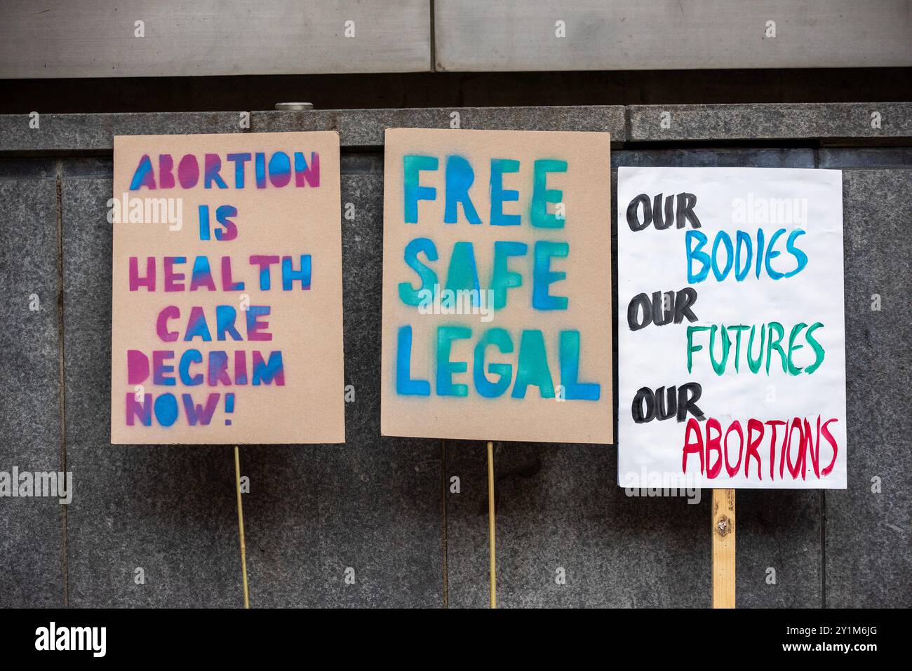 Pro choice placards -Fotos und -Bildmaterial in hoher Auflösung – Alamy, image size:1300x957