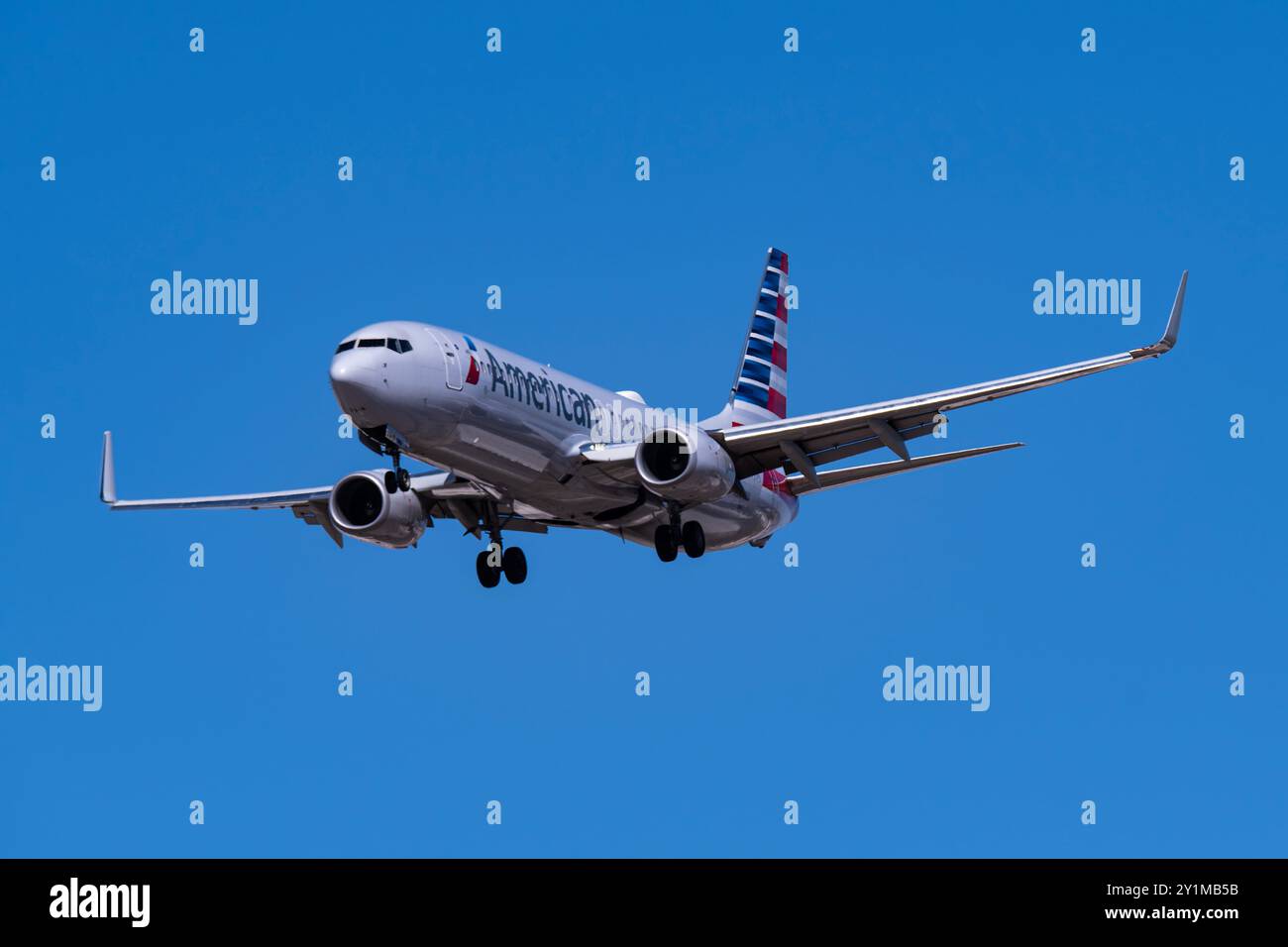 Dallas-Ft. Intl. Wert Flughafen 3-7-21 Grapevine, TX USA American Airlines Boeing 737-800 N200NV im Finale für 18R in Dallas Fort Worth International A Stockfoto