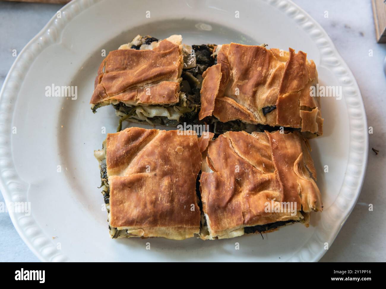 Traditioneller spanakopita Spinatkuchen auf Rhodos, Griechenland ...