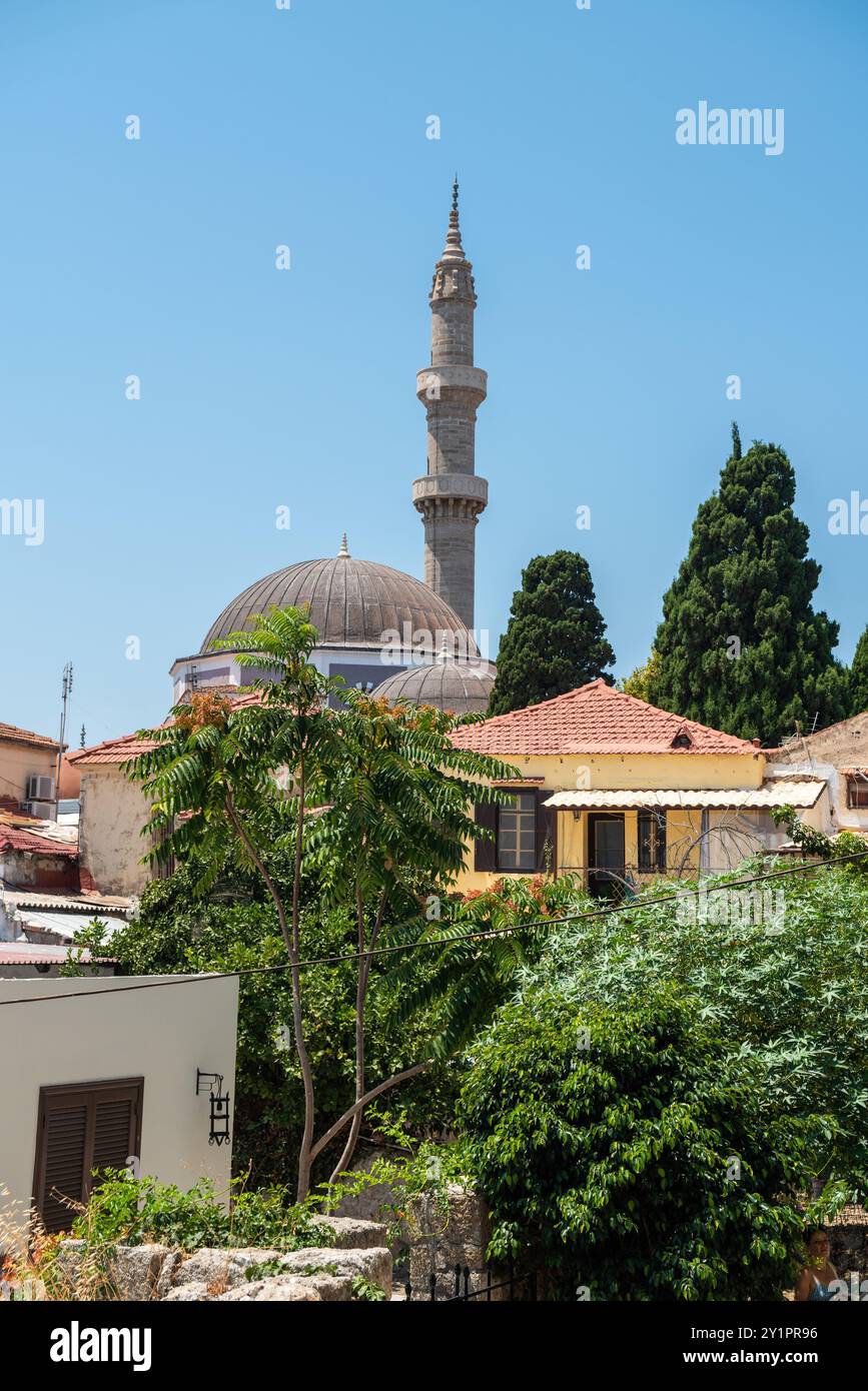 Blick auf die Suleymaniye-Moschee in Rhodos-Stadt, Griechenland. Diese Moschee war die erste Moschee in der Stadt Rhodos, die direkt nach der Belagerung der Osmanen errichtet wurde Stockfoto