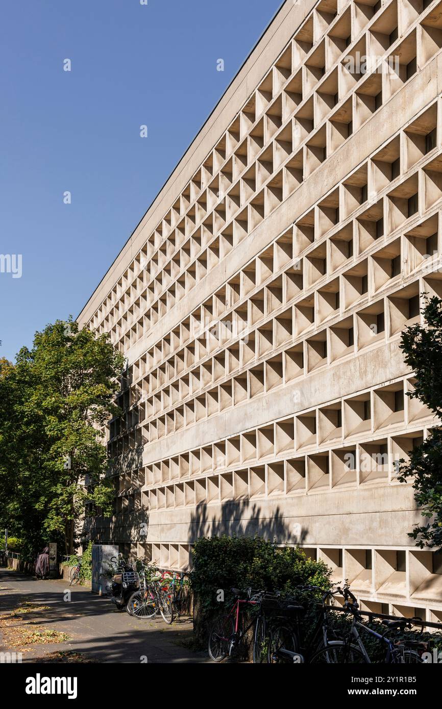 Universitäts- und Stadtbibliothek in der Kerpener Straße im Stadtteil Lindenthal, erbaut 1966 nach Plänen des Architekten Rolf Gutbrod, Köln. Stockfoto