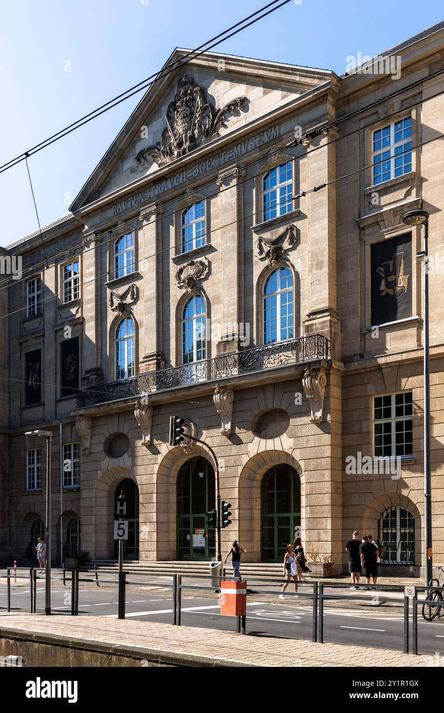 Das Gebäude des ehemaligen Rautenstrauch-Joest-Museums am Ubierring, heute als Schule genutzt, Köln. das Gebaeude des ehemaligen R Stockfoto