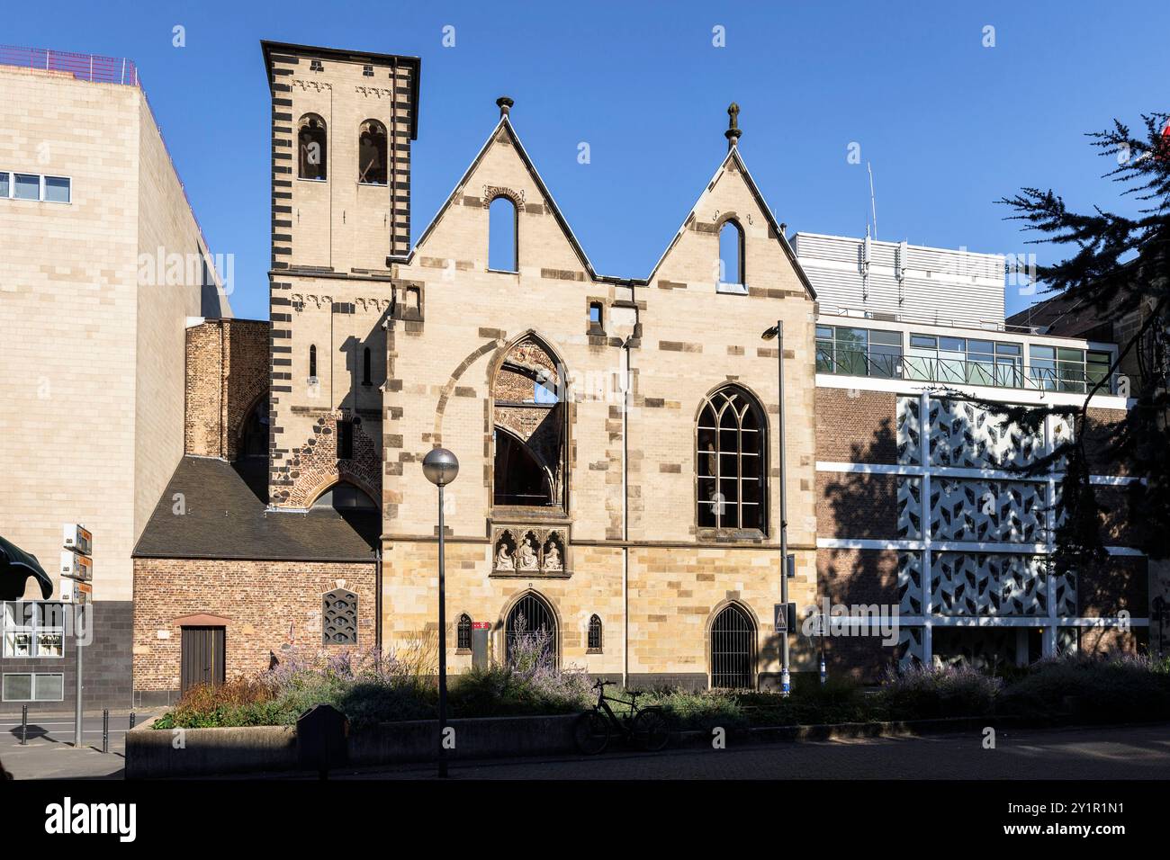 Die Kirchenruine Old St. Alban in der Altstadt, Köln, Deutschland. Die Kirchenruine Alt St. Alban in der Altstadt, Köln, Deutschland. Stockfoto