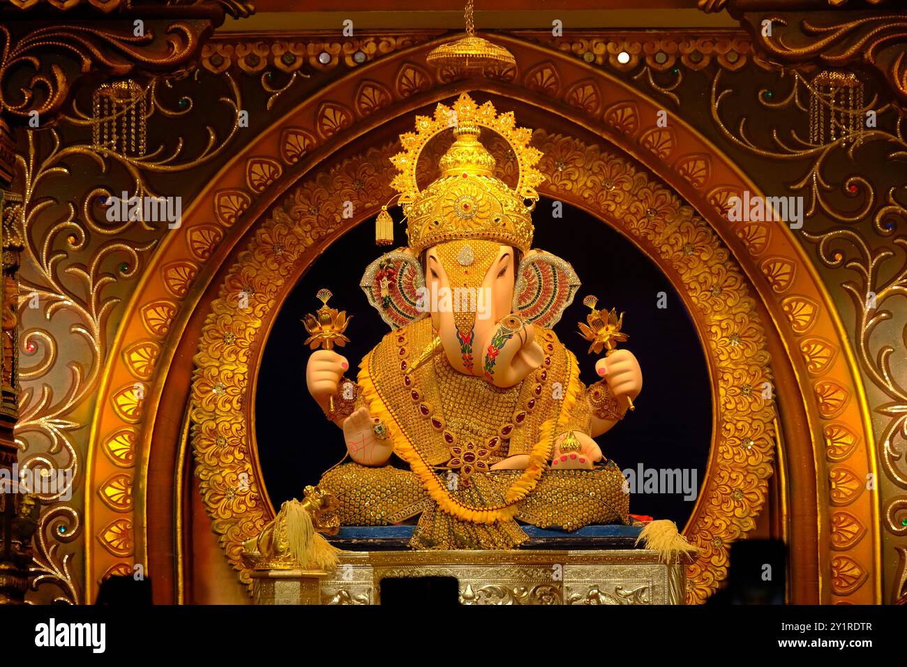 8. September 2024, Pune, Maharashtra, Indien, wunderschöne Skulptur von Lord Ganesh genannt als Dagdusheth Halwai Ganpati nahe Mandai Ort während Ganesh Stockfoto