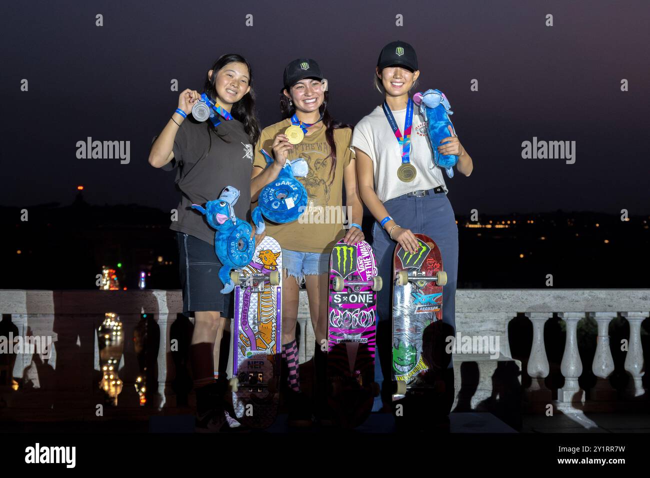 Das Podium der Frauen für die Preisverleihung während der World Skate Games Italy 2024 Specialty Skateboard Vert, Rom Pincio Terrace 09 September 2024 Stockfoto