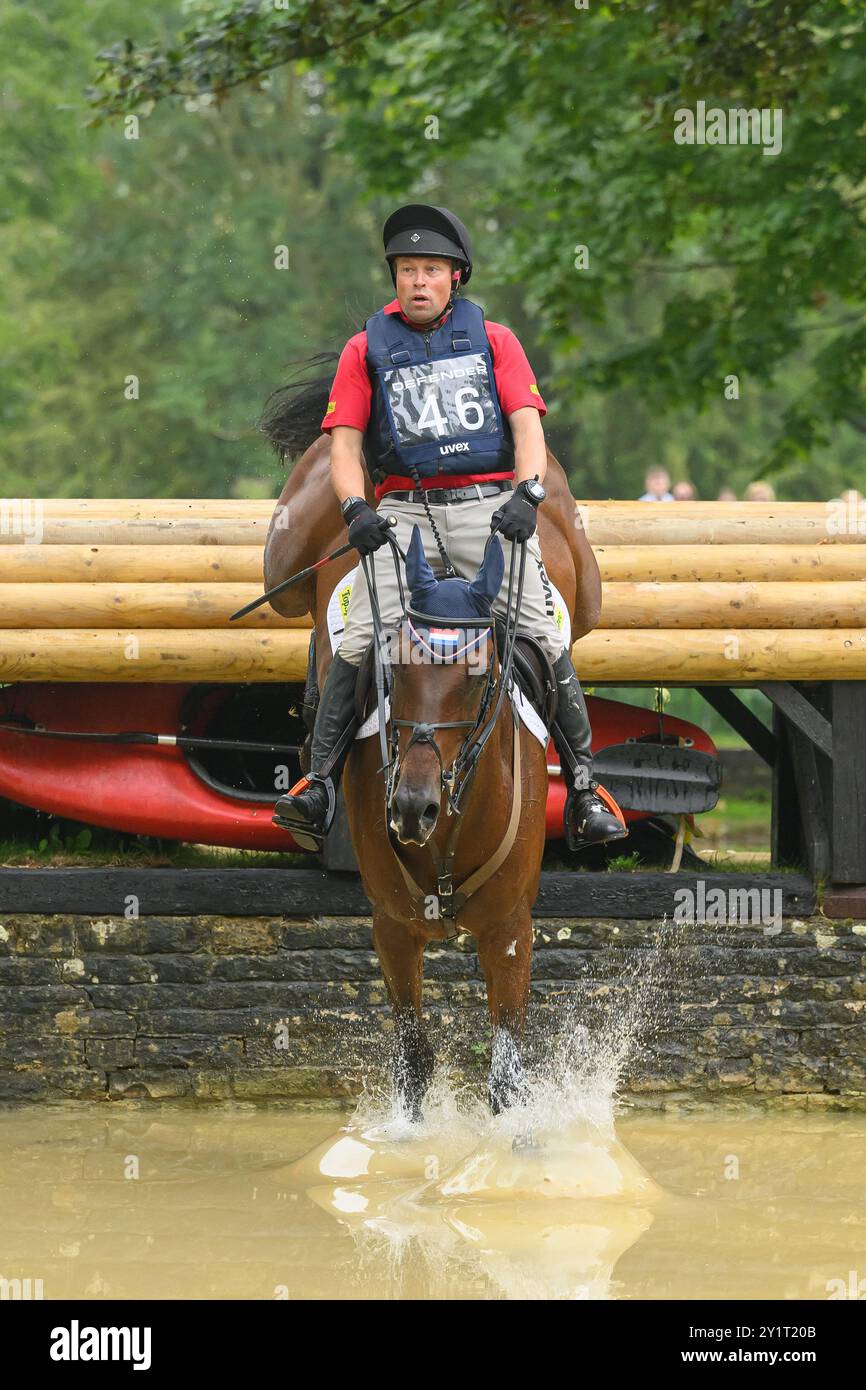 Defender Burghley Horse Trials 2024. XC-CC5 Cross Country, Samstag, 7. September 2024. Andrew Heffernan (NED) auf Harthill Phantom Jumping at the Defe Stockfoto