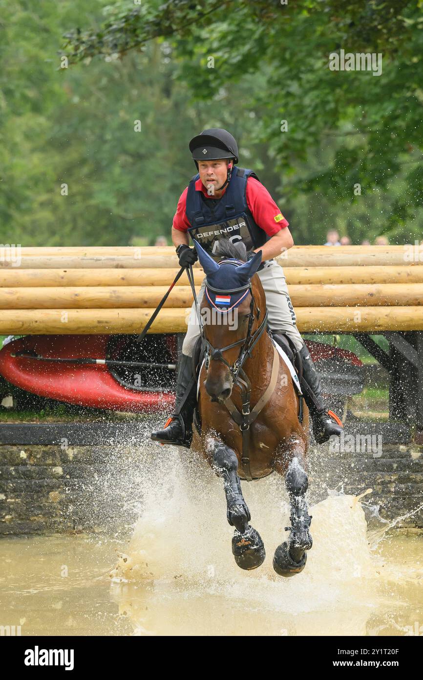 Defender Burghley Horse Trials 2024. XC-CC5 Cross Country, Samstag, 7. September 2024. Andrew Heffernan (NED) auf Harthill Phantom Jumping at the Defe Stockfoto