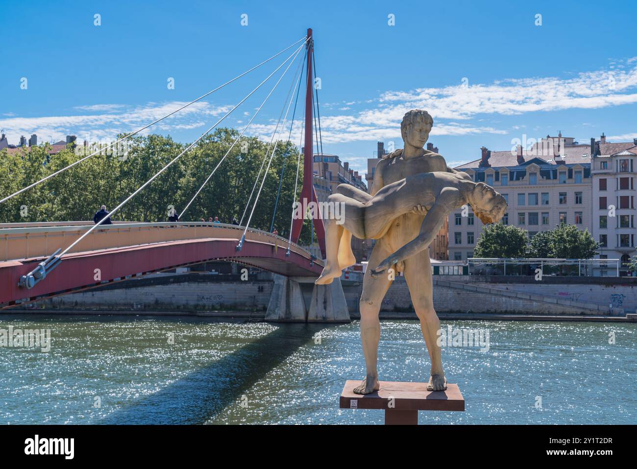 Lyon, Franc. Die Skulptur The Weight of Oneself der skandinavischen Künstler Elmgreen und Dragset wurde 2013 am rechten Ufer der Saone eröffnet Stockfoto