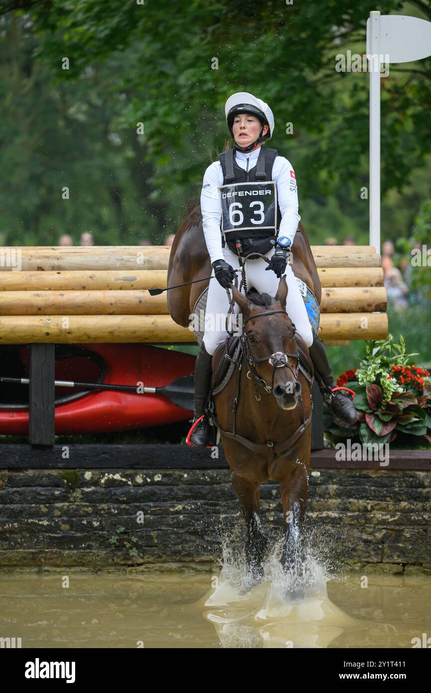 Defender Burghley Horse Trials 2024. XC-CC5 Cross Country, Samstag, 7. September 2024 Nadja Minder (SUI) auf Toblerone Jumping at the Defender Trout H Stockfoto