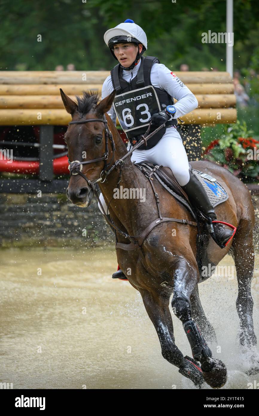 Defender Burghley Horse Trials 2024. XC-CC5 Cross Country, Samstag, 7. September 2024 Nadja Minder (SUI) auf Toblerone Jumping at the Defender Trout H Stockfoto