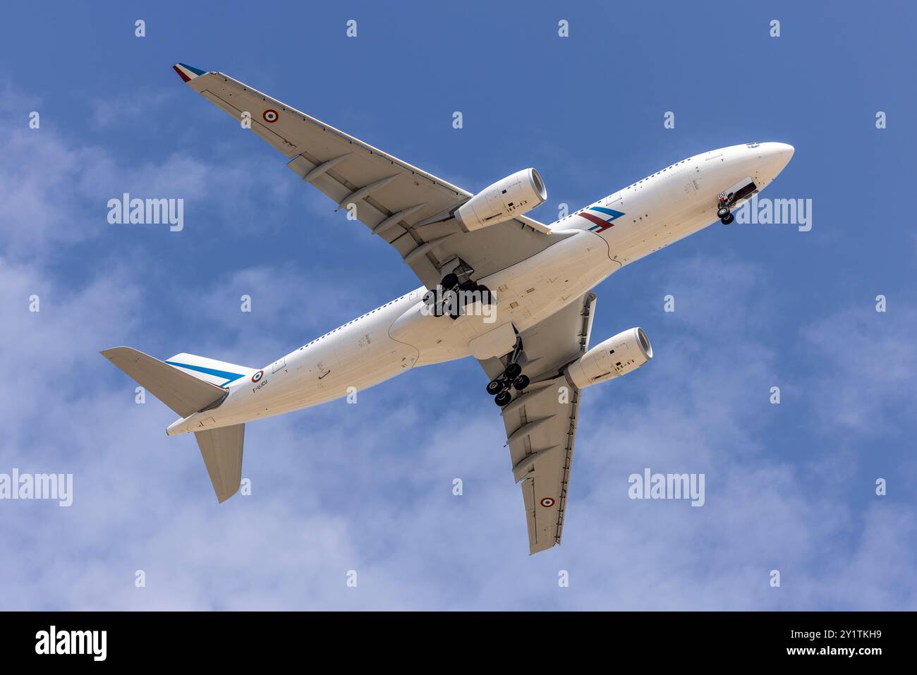 Französische Regierung Airbus A330-243 (Reg.: F-UJCU) führt einen verpassten Anflug auf Start- und Landebahn 13 durch. Stockfoto