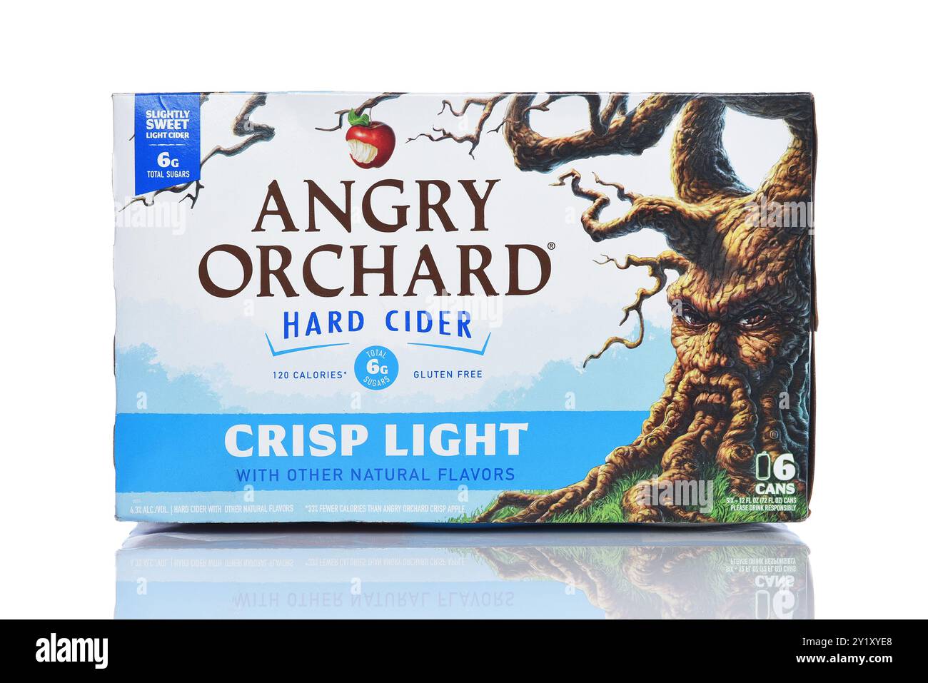 IRVINE, KALIFORNIEN - 6. SEPTEMBER 2024: Ein 6er-Pack Angry Orchard Hard Cider, Crisp Light. Stockfoto