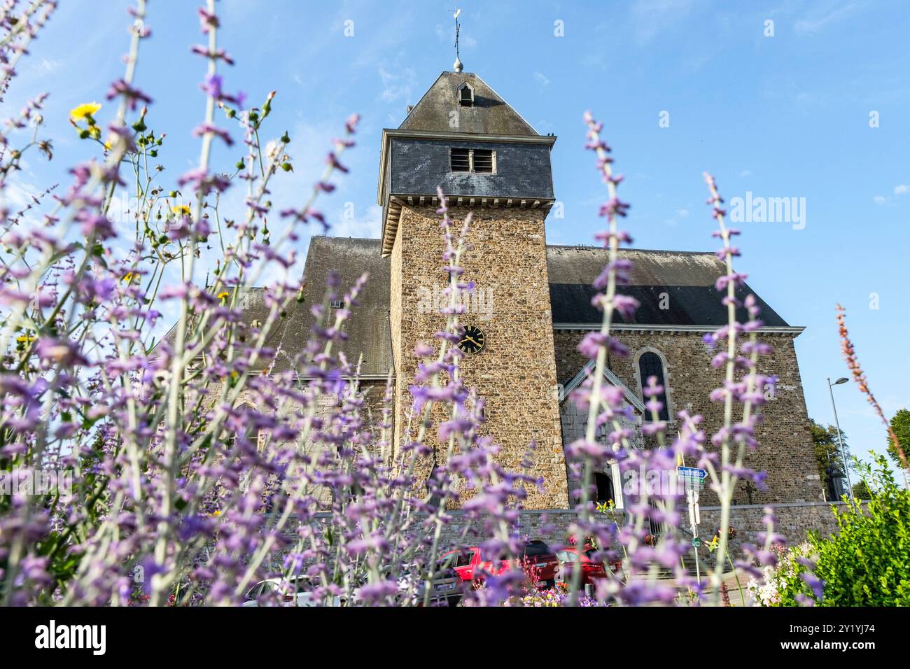 Eglise des Saints-Hermès-et-Alexandre - CE Bâtiment exctionnel dont la nef existe depuis près de mille ans EST une église-halle, soit une église rom Stockfoto