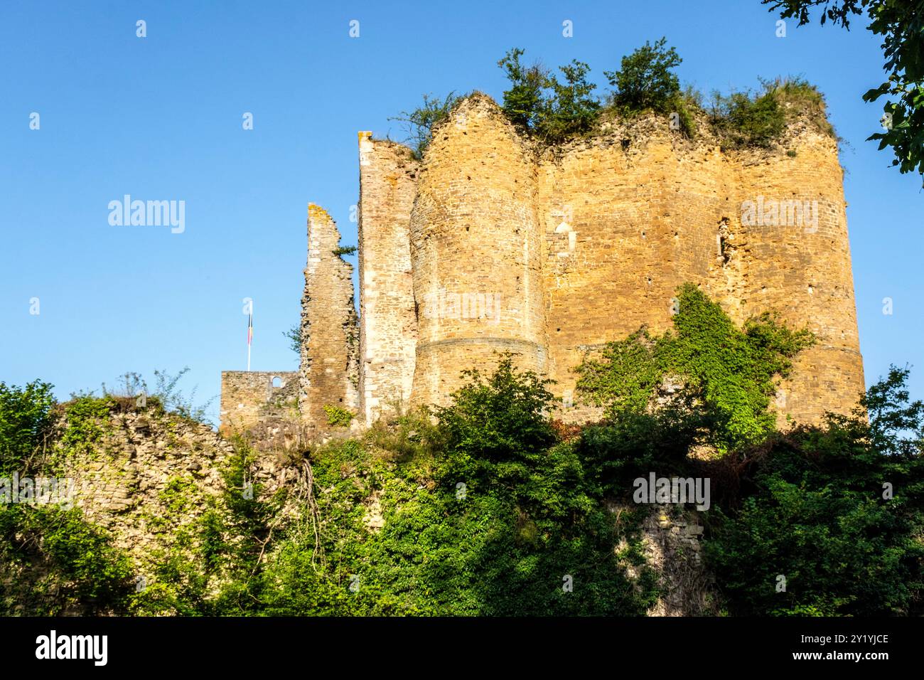 Le château de Franchimont à Theux était une des 12 résidences et Places-fortes du Prince Évêque de Liège qui défendait l’EST de la prinzipauté à parti Stockfoto