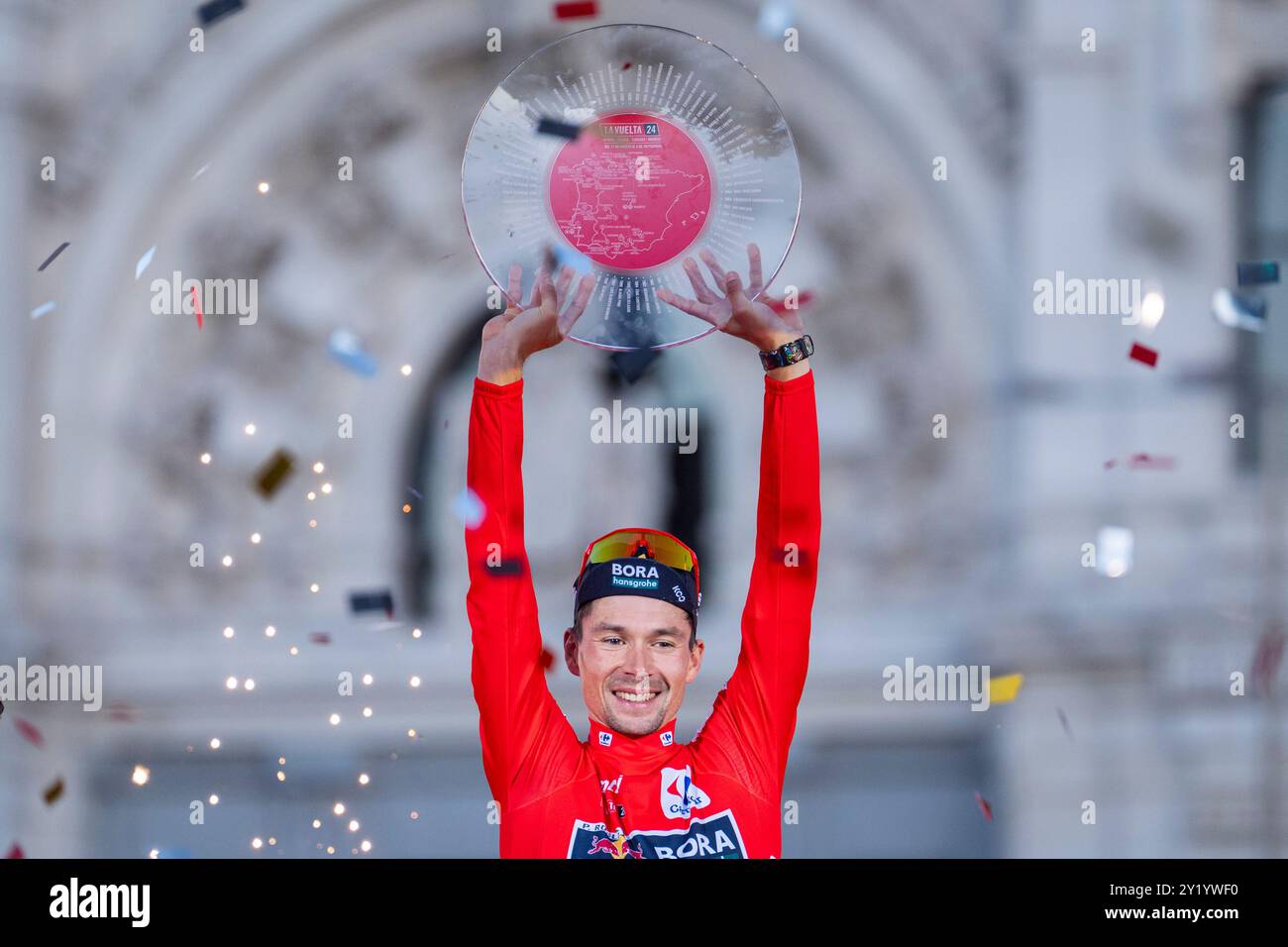 Madrid, Madrid, Spanien. September 2024. Primoz Roglic aus Slowenien und Team Red Bull Bora - Hansgrohe feierten seinen Sieg am 8. September 2024 in Madrid, Spanien, am Ende der 79. Tour of Spain 2024 - Stage 21. (Kreditbild: © Alberto Gardin/ZUMA Press Wire) NUR REDAKTIONELLE VERWENDUNG! Nicht für kommerzielle ZWECKE! Quelle: ZUMA Press, Inc./Alamy Live News Stockfoto