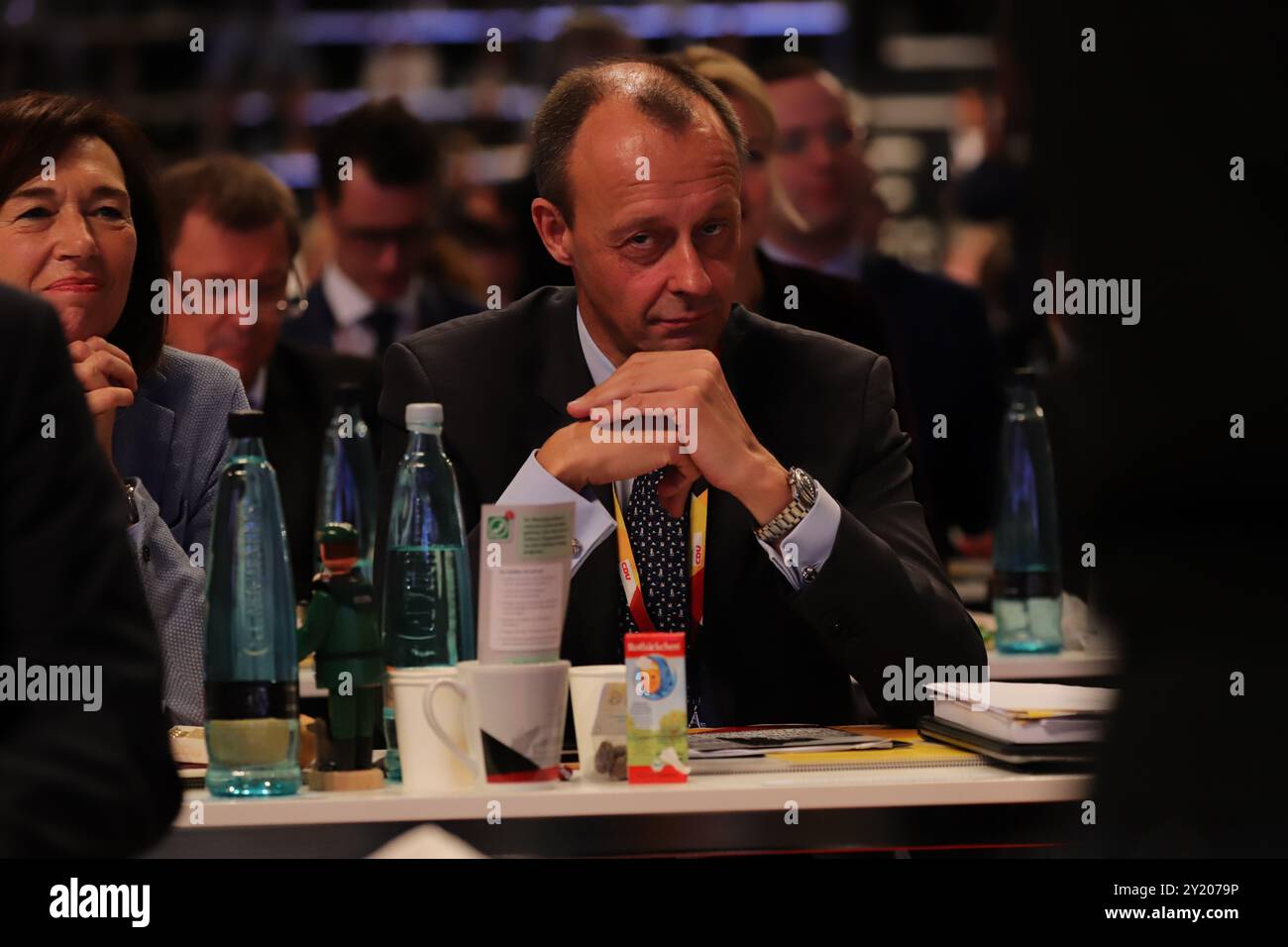 Friedrich Merz nachdenklich bis entschlossen Stockfoto