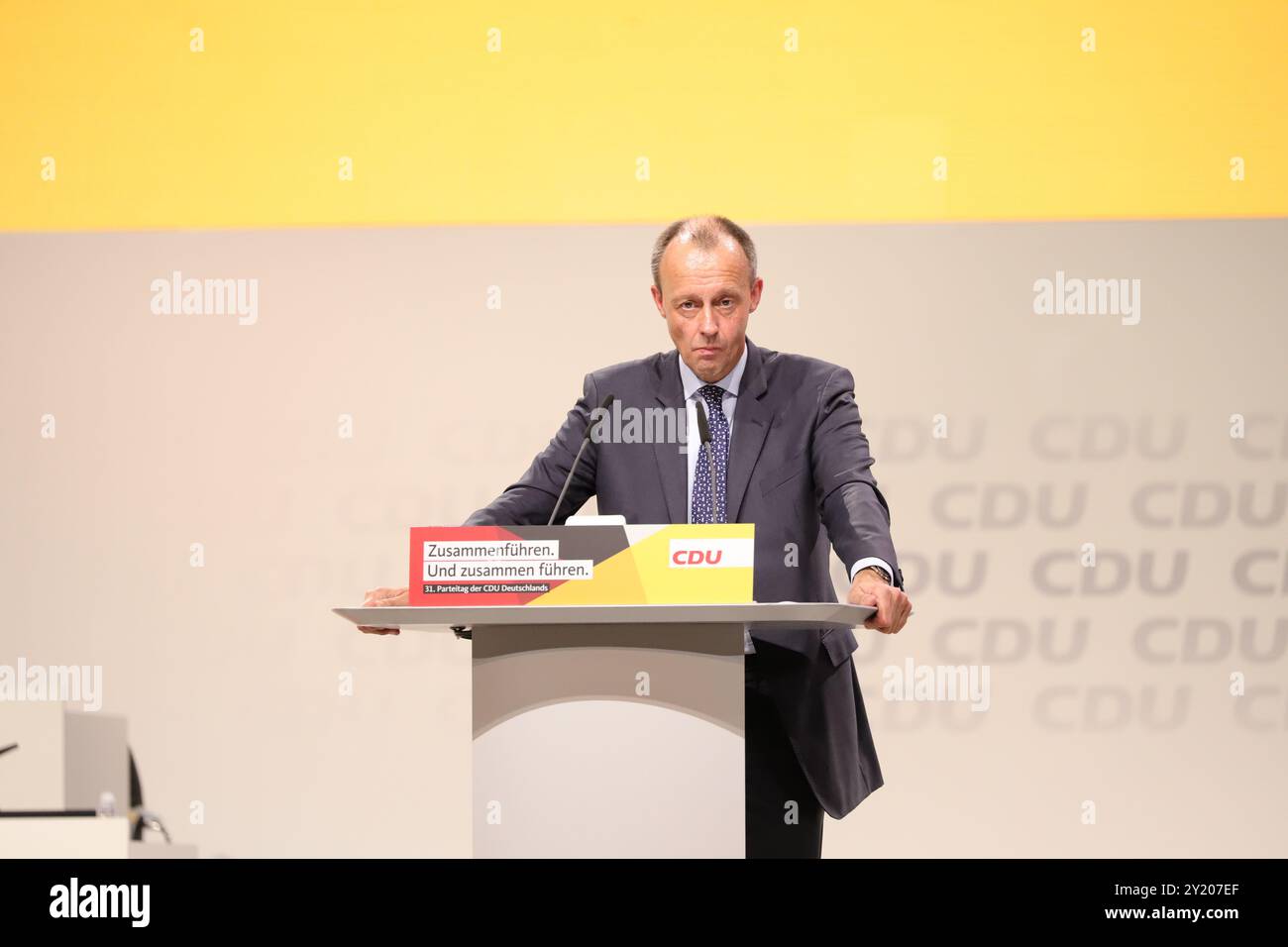 Friedrich Merz nachdenklich bis entschlossen Stockfoto