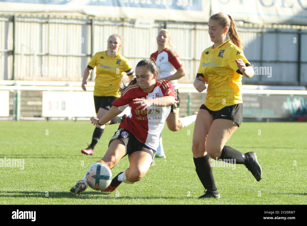 Woking FC Women gegen Abbey Rangers FC Women Southern Regional Womens Football League bei Kingfield Woking FC 8. September 2024 Stockfoto