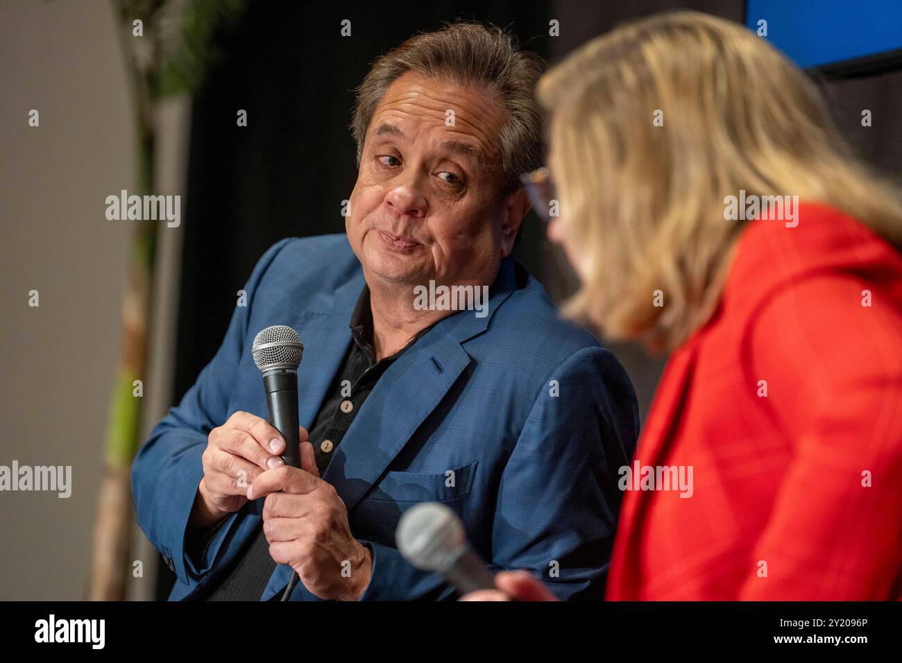 Austin Texas USA, 7. September 2024: Politischer Experte und Autor des Atlantikmagazins GEORGE CONWAY (links) nimmt am letzten Tag des 14. Jährlichen Texas Tribune Festivals in der Innenstadt von Austin einen Podcast mit SARAH LONGWELL auf. Das Festival bringt Politiker und einflussreiche Denker aus dem öffentlichen Dienst zusammen, um aktuelle Ereignisse und Politik zu diskutieren. ©Bob Daemmrich Stockfoto