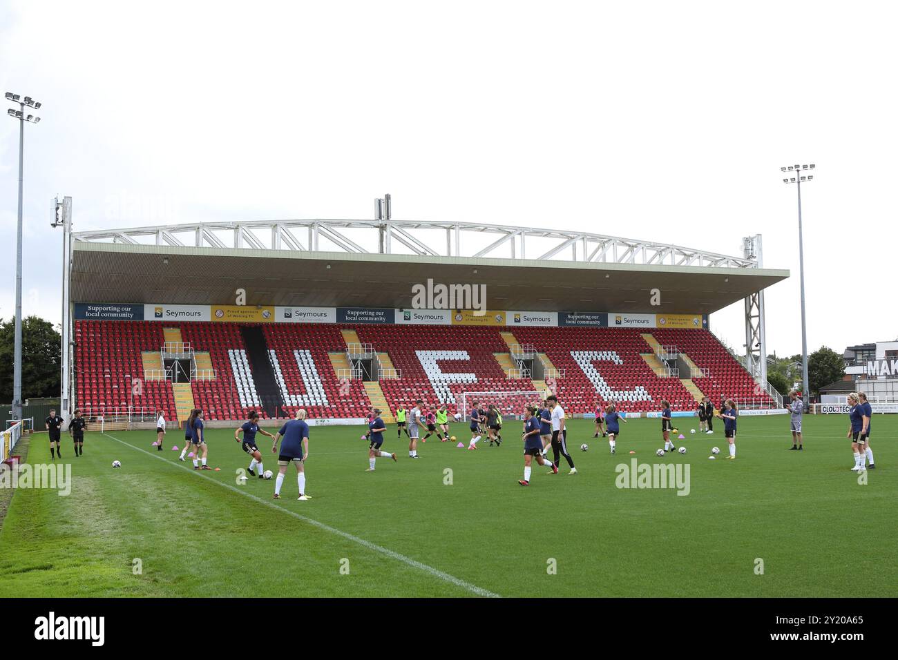 Leslie Gosden Stand LGS Woking FC Women gegen Abbey Rangers FC Women Southern Regional Womens Football League bei Kingfield Woking FC 8. September 2024 Stockfoto