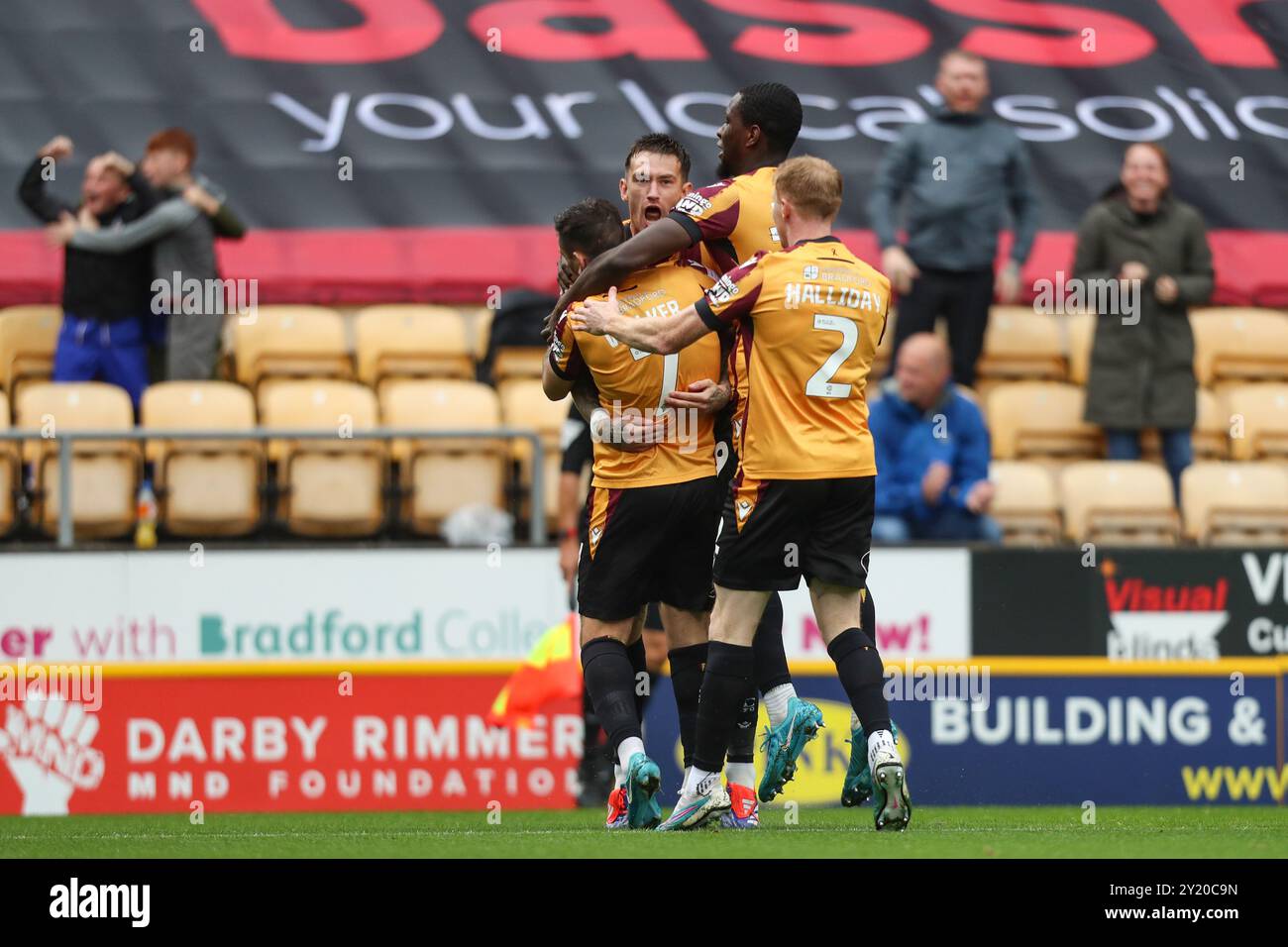 Bradford, Großbritannien, 7. September 2024, Andy Cook feiert das Scoring während Bradford City gegen Carlisle United EFL League Two, Valley Parade. Stockfoto