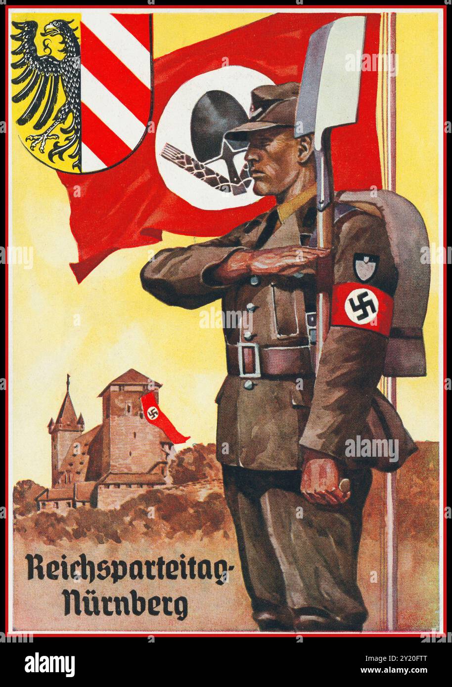 REICHSPARTEITAG NÜRNBERG, Nazi 1930er Jahre Propagandakarte mit Illustration eines Rad-Mannes mit Rad-Banner und Wappen vor dem Nürnberger Schloss, Fotokarte Hoffmann München Nazi-Deutschland. Der Reichsarbeitsdienst (Rad) war eine große paramilitärische Organisation, die in Nazi-Deutschland gegründet wurde, um die Auswirkungen der Arbeitslosigkeit auf die deutsche Wirtschaft zu mildern, die Belegschaft zu militarisieren und mit der Nazi-Ideologie zu indoktrinieren. Es war der offizielle staatliche Arbeitsdienst Stockfoto