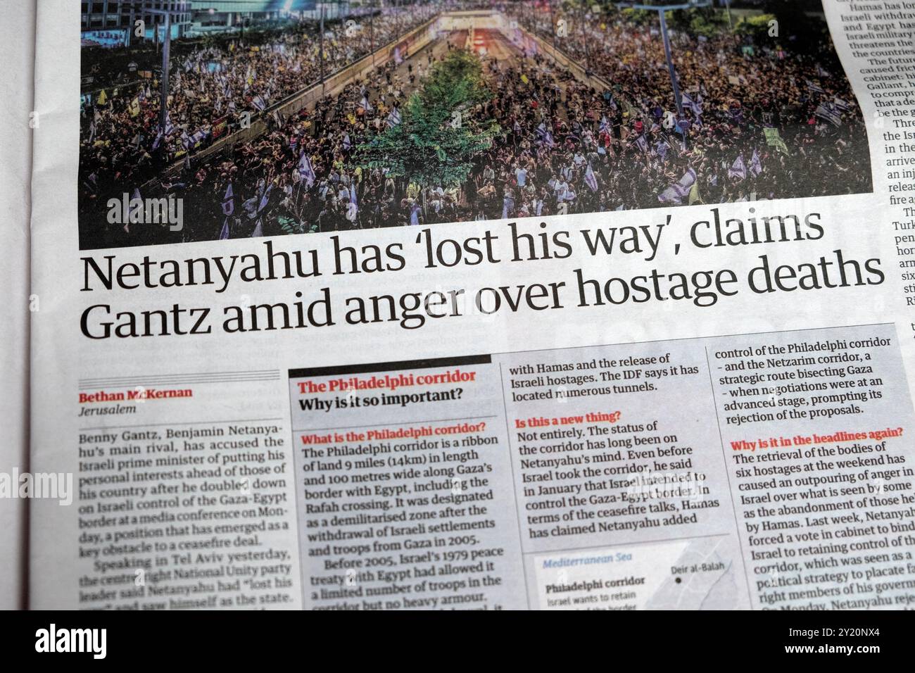 Benjamin 'Netanyahu hat seinen Weg verloren', behauptet (Benny) Gantz inmitten der Wut über Geiseltote' Guardian Zeitung Schlagzeile 4 September 2024 London UK Stockfoto