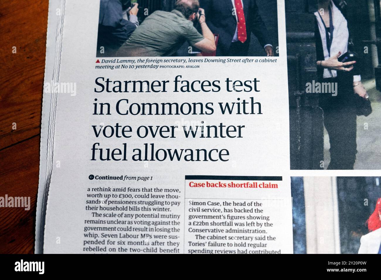 Premierminister Keir „Starmer Faces Test in Commons with vote over Winter Fuel Feedance“ Guardian-Zeitung titelt Pensioners artikel 4 September 2024 London UK Stockfoto