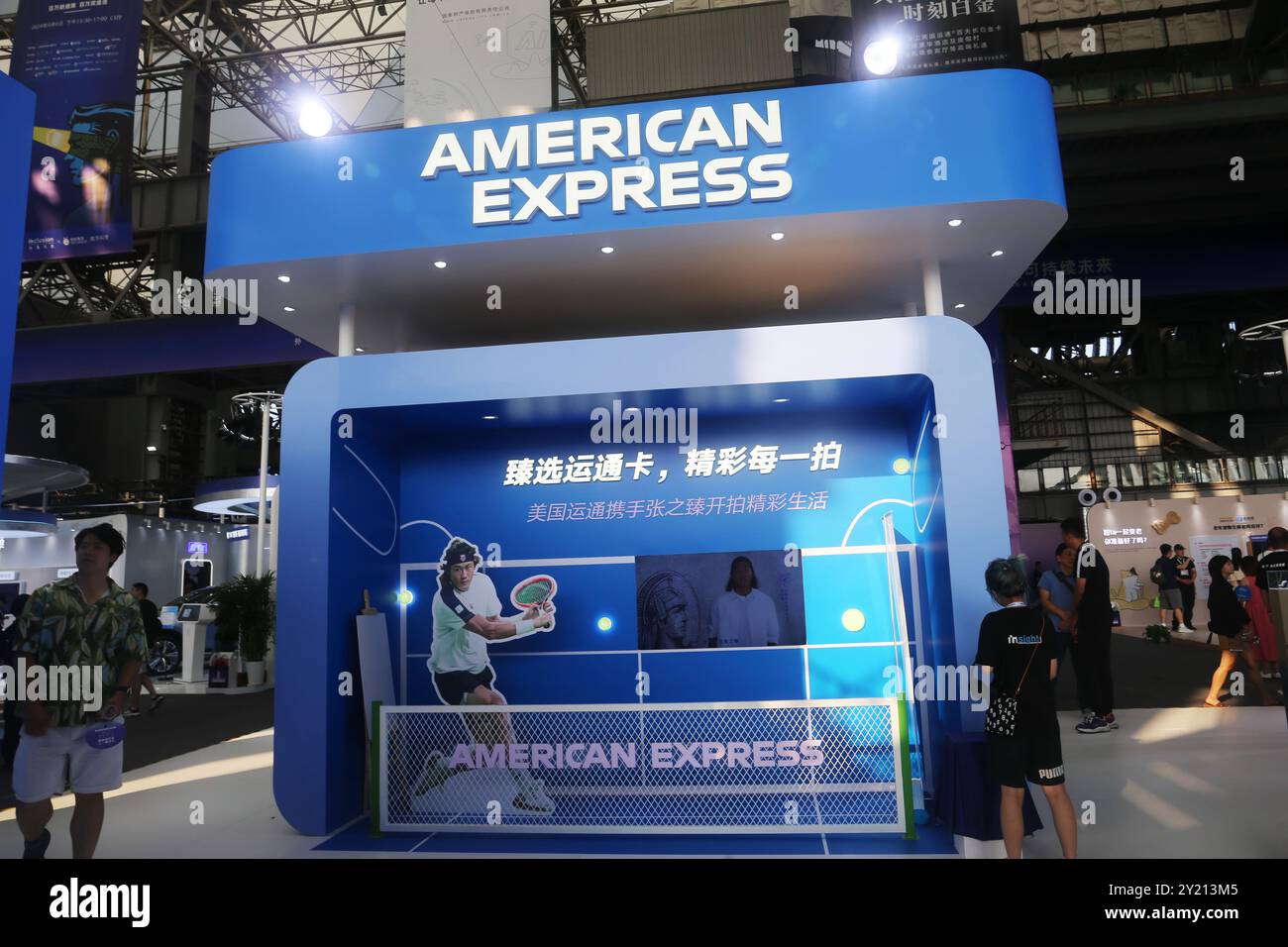 SHANGHAI, CHINA – 7. SEPTEMBER 2024 – der chinesische Tennisstar Zhang Zhizhen spricht für eine Werbung von American Express während der INCLUSION¤Conferenc Stockfoto
