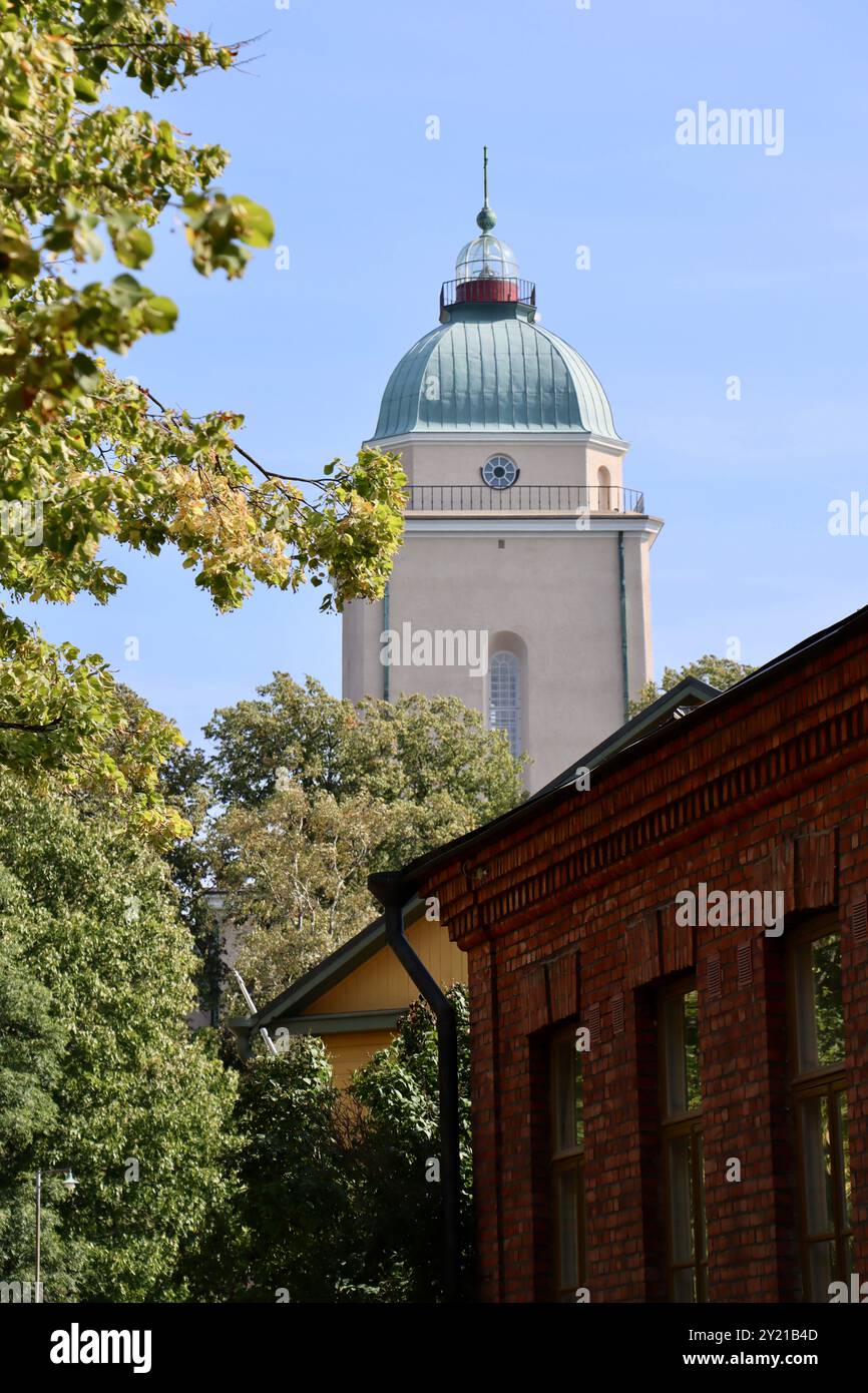 Die Kirche auf Suomenlinna / Sveaborg Sea Fortress, UNESCO-Weltkulturerbe auf Insel im Hafen von Helsinki, Finnland, August 2024. 100 Fotos Stockfoto