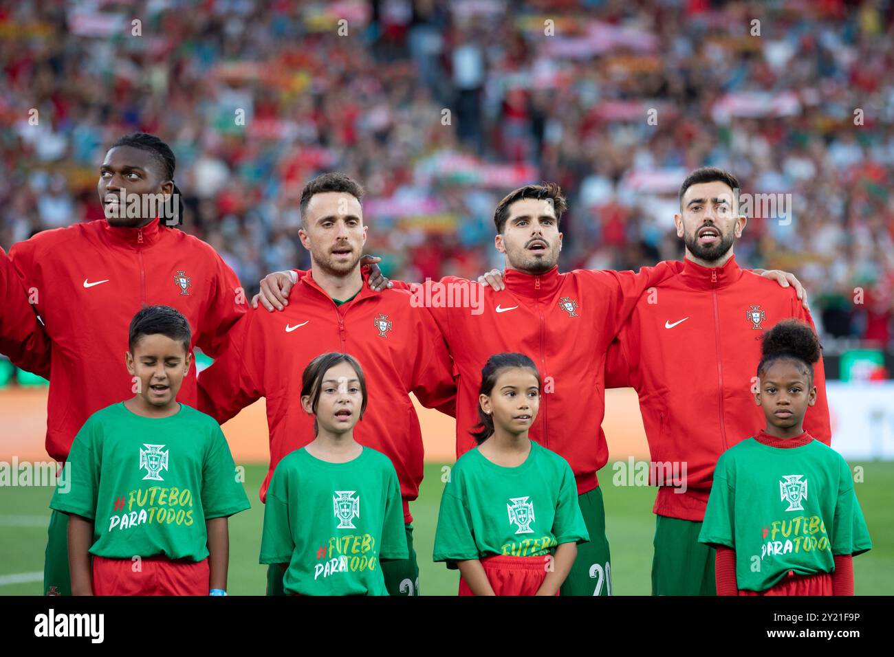 September 2024. Lissabon, Portugal. Portugals und Mailands Stürmer Rafael Leao (17), Portugals und Liverpool Stürmer Diogo Jota (21), Portugals und Chelsea Stürmer Pedro Neto (20) und Portugals und Manchester United Mittelfeldspieler Bruno Fernandes (8) im Einsatz während der Ligapsphase Gruppe 1 der UEFA Nations League, Portugal gegen Schottland Credit: Alexandre de Sousa/Alamy Live News Stockfoto