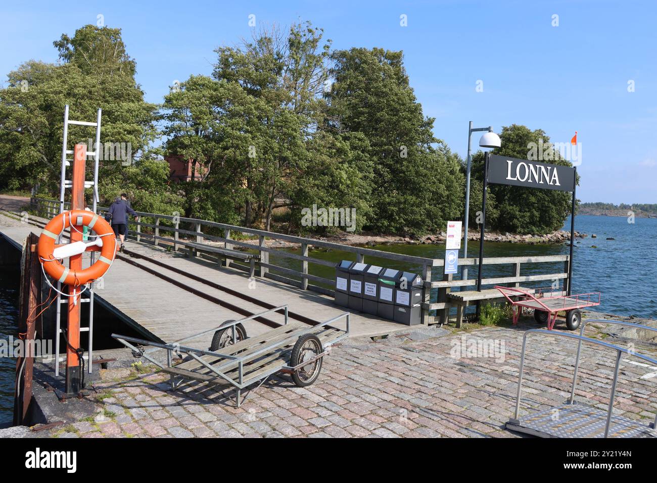 Das Dock auf der Insel Lonna im Hafen von Helsinki, Helsinki, Finnland, August 2024 Stockfoto